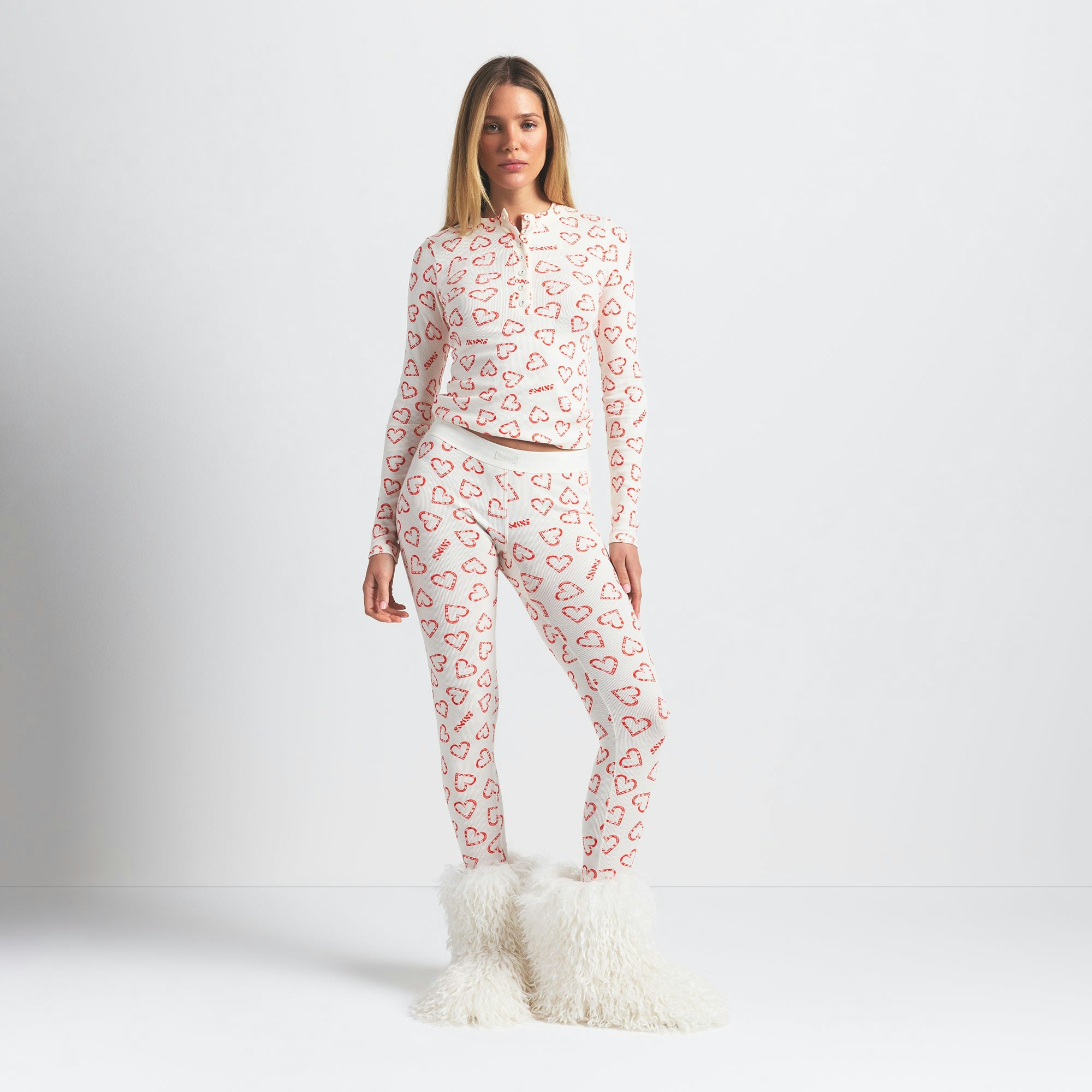 FAUX FUR SHAGGY BOOT | MARBLE ON A MODEL FRONT VIEW @ | FOCUS: 0.0, 1.0, 0.9