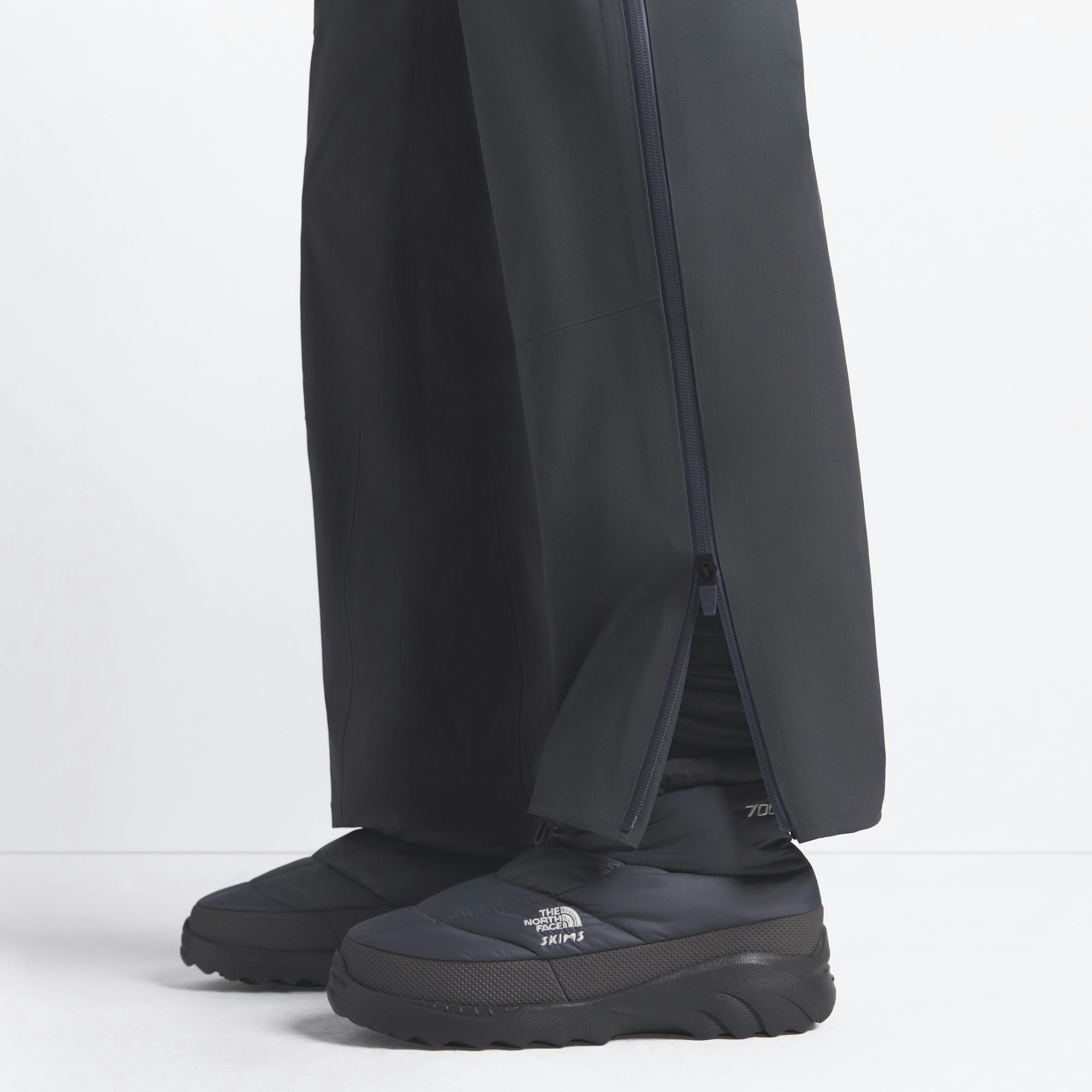 THE NORTH FACE X SKIMS SEAM TAPE PANT | GUNMETAL ON A MODEL FRONT VIEW @ | FOCUS: 0.0, 1.0, 0.9