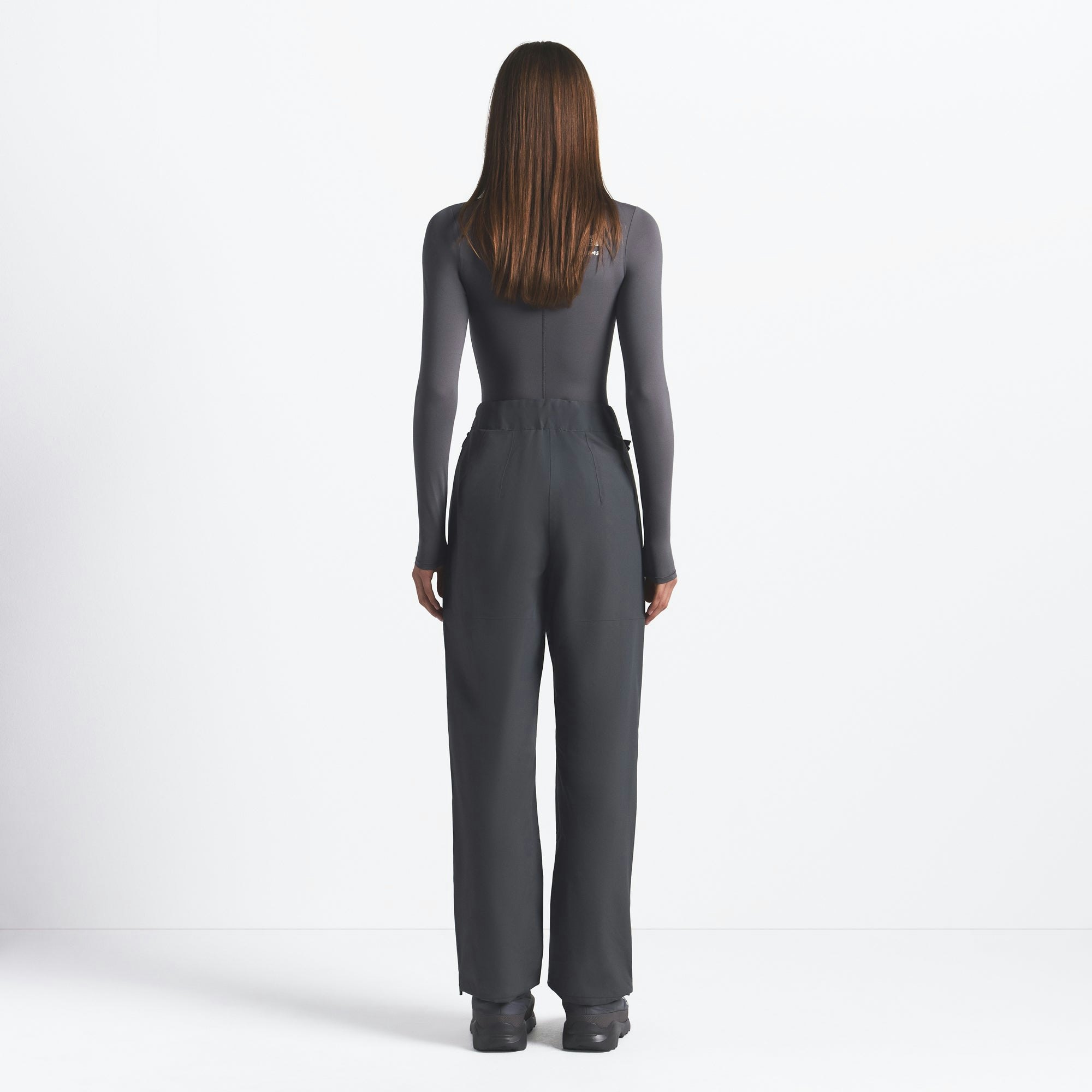 THE NORTH FACE X SKIMS SEAM TAPE PANT | GUNMETAL ON A MODEL FRONT VIEW @ | FOCUS: 0.0, 1.0, 0.9