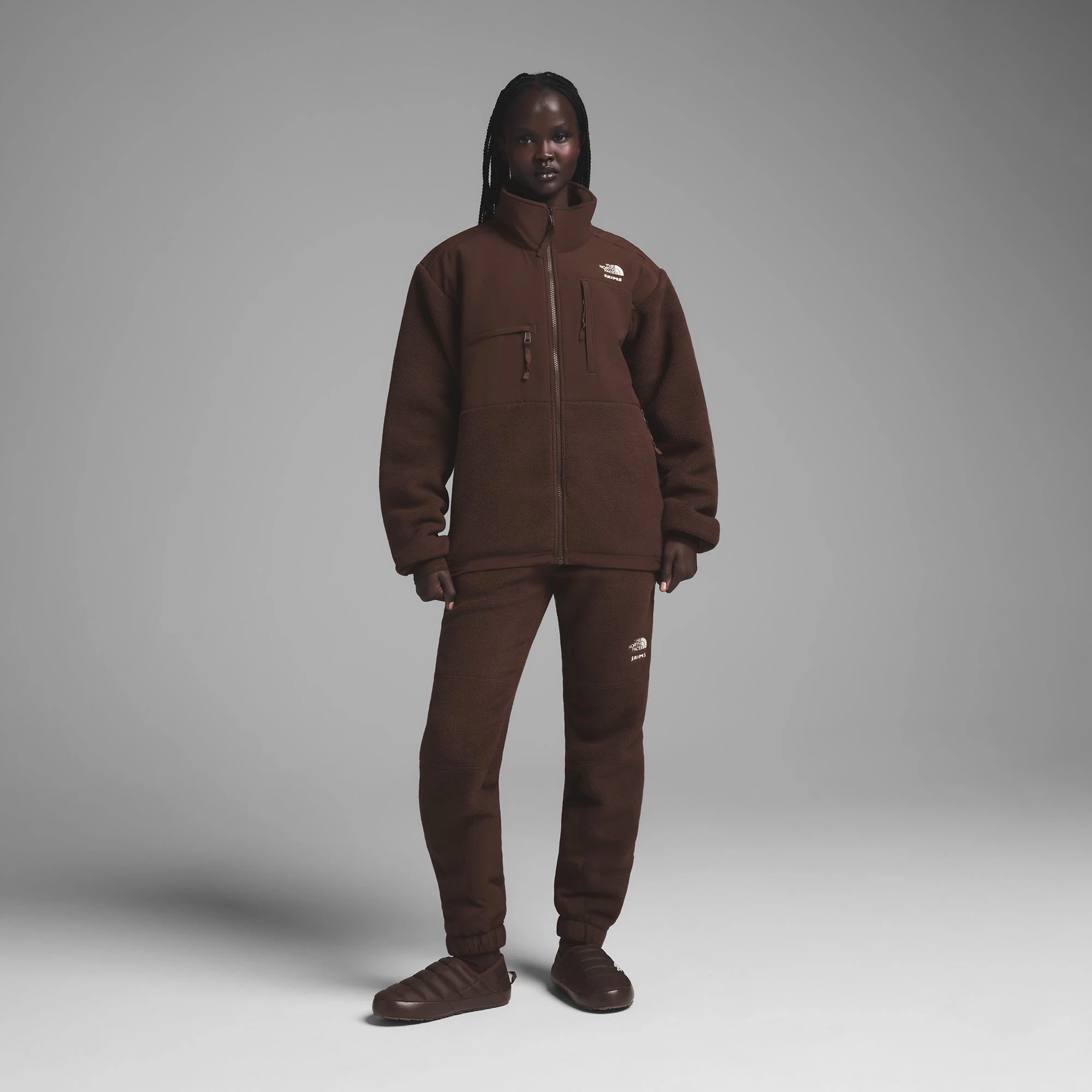 THE NORTH FACE X SKIMS 1995 RETRO DENALI FLEECE JACKET | COCOA ON A MODEL FRONT VIEW | FOCUS: 0.0, 1.0, 0.9