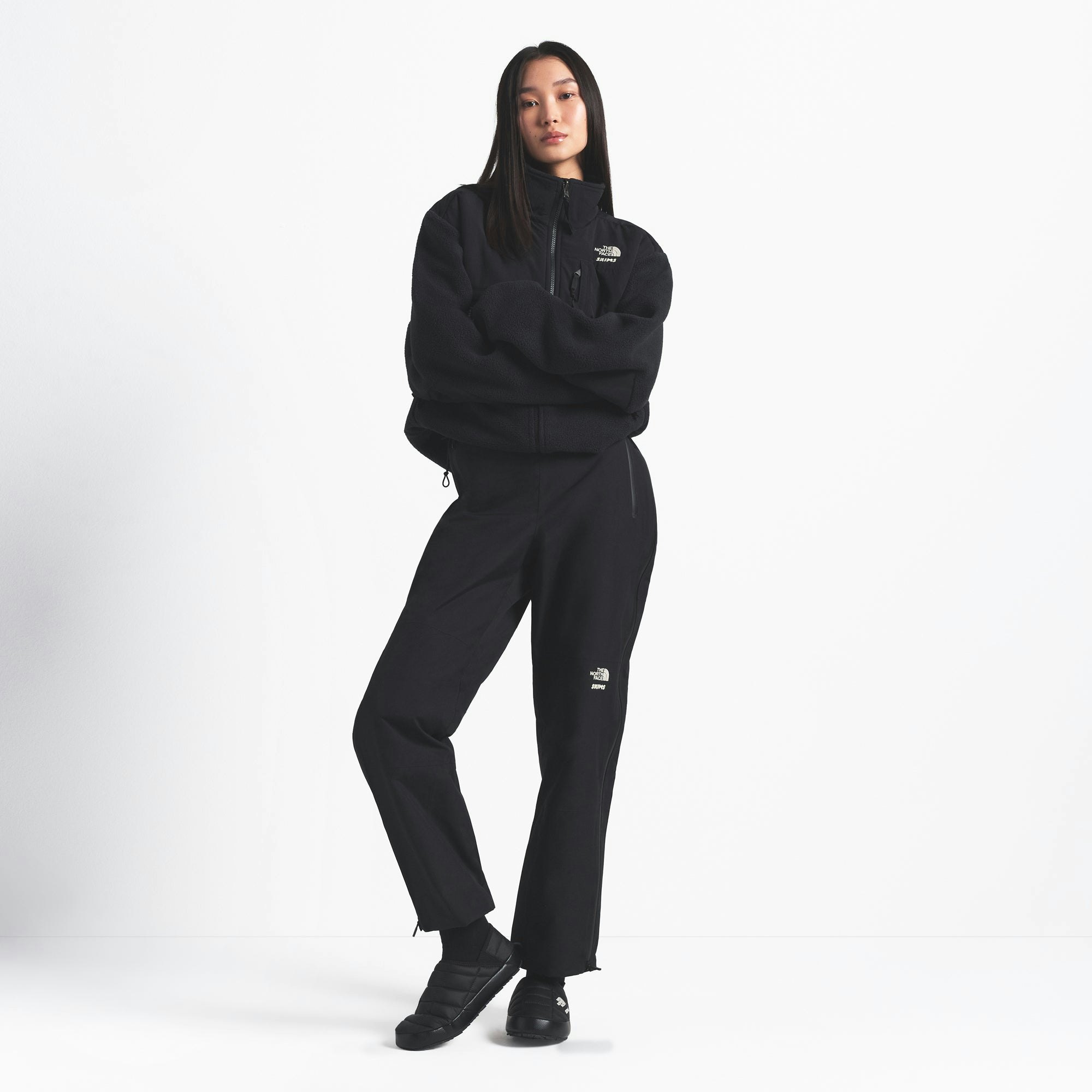 THE NORTH FACE X SKIMS 1995 DENALI FLEECE JACKET | ONYX ON A MODEL FRONT VIEW @ | FOCUS: 0.0, 1.0, 0.9