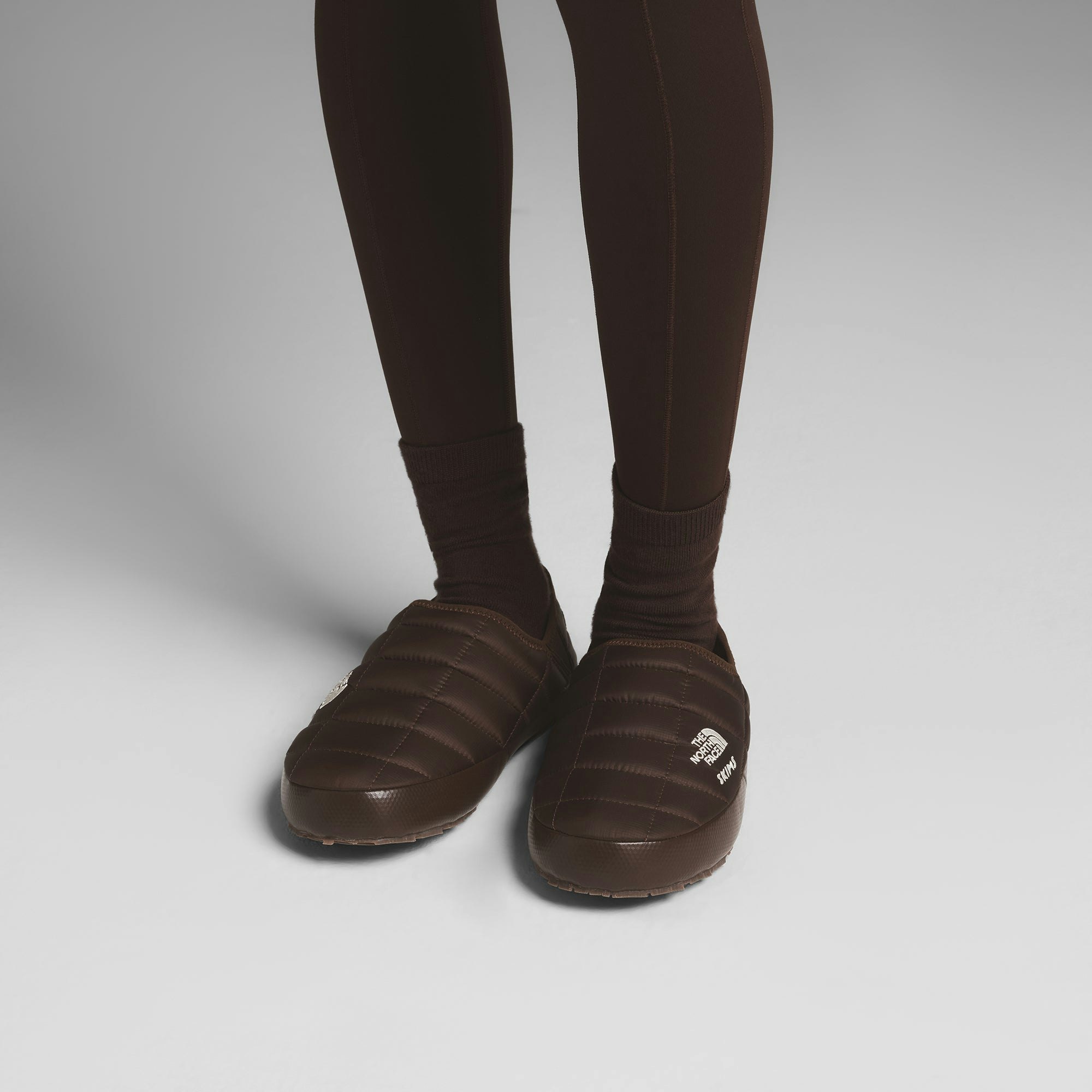 THE NORTH FACE X SKIMS THERMOBALL TRACTION MULES V | COCOA ON A MODEL FRONT VIEW