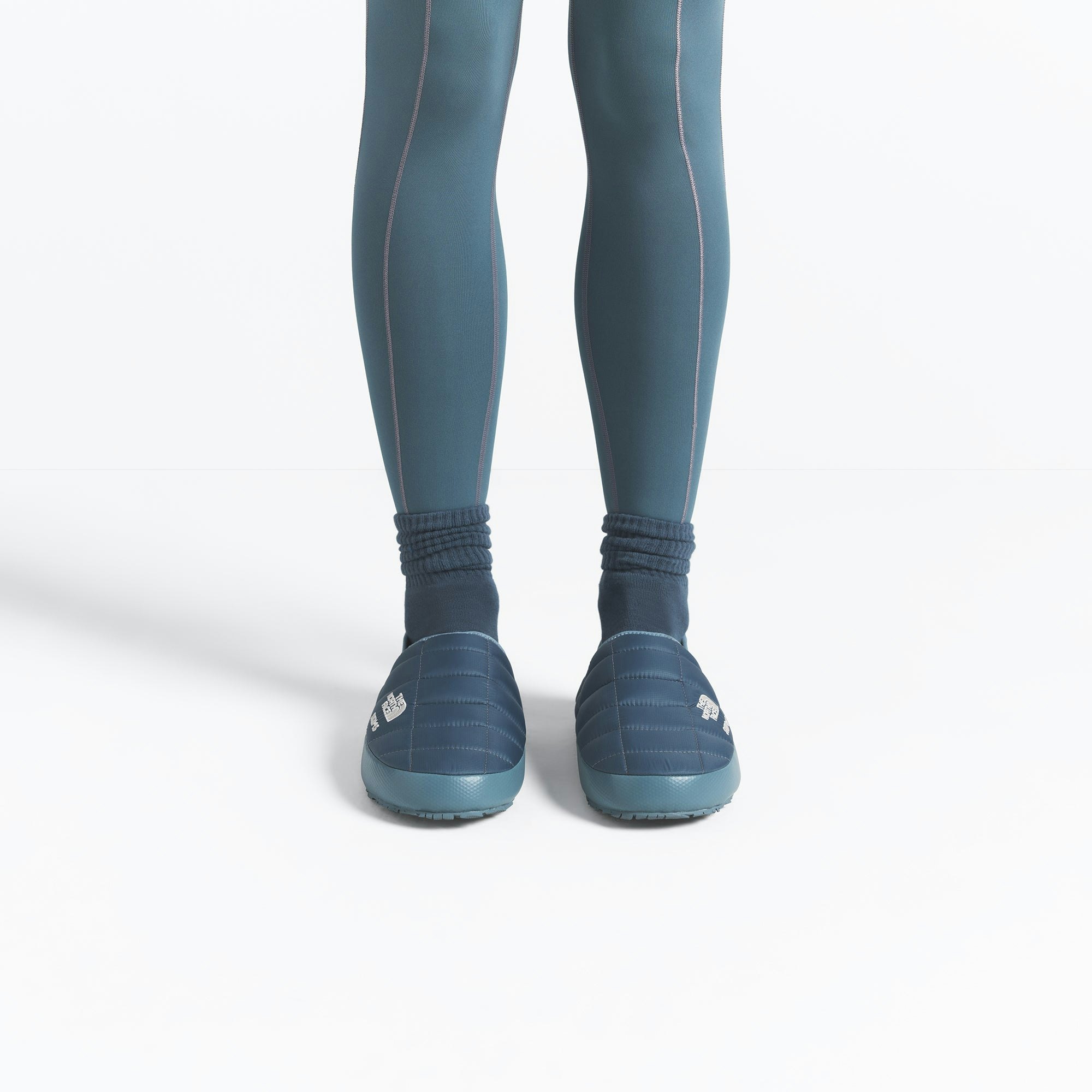 THE NORTH FACE X SKIMS THERMOBALL TRACTION MULE V | KYANITE ON A MODEL FRONT VIEW @ | FOCUS: 0.0, 1.0, 0.9
