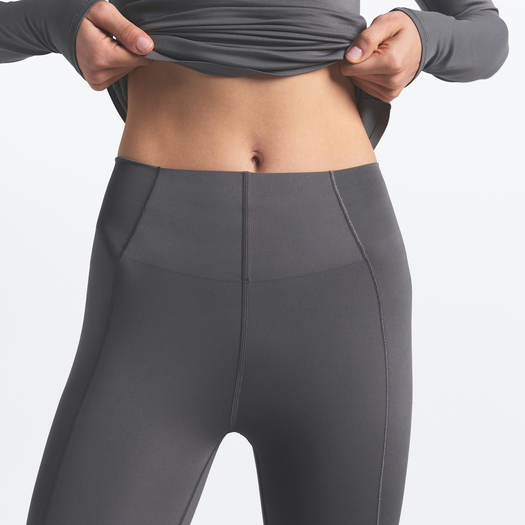 THE NORTH FACE X SKIMS REFINA LEGGING | GUNMETAL ON A MODEL FRONT VIEW @ | FOCUS: 0.0, 1.0, 0.9