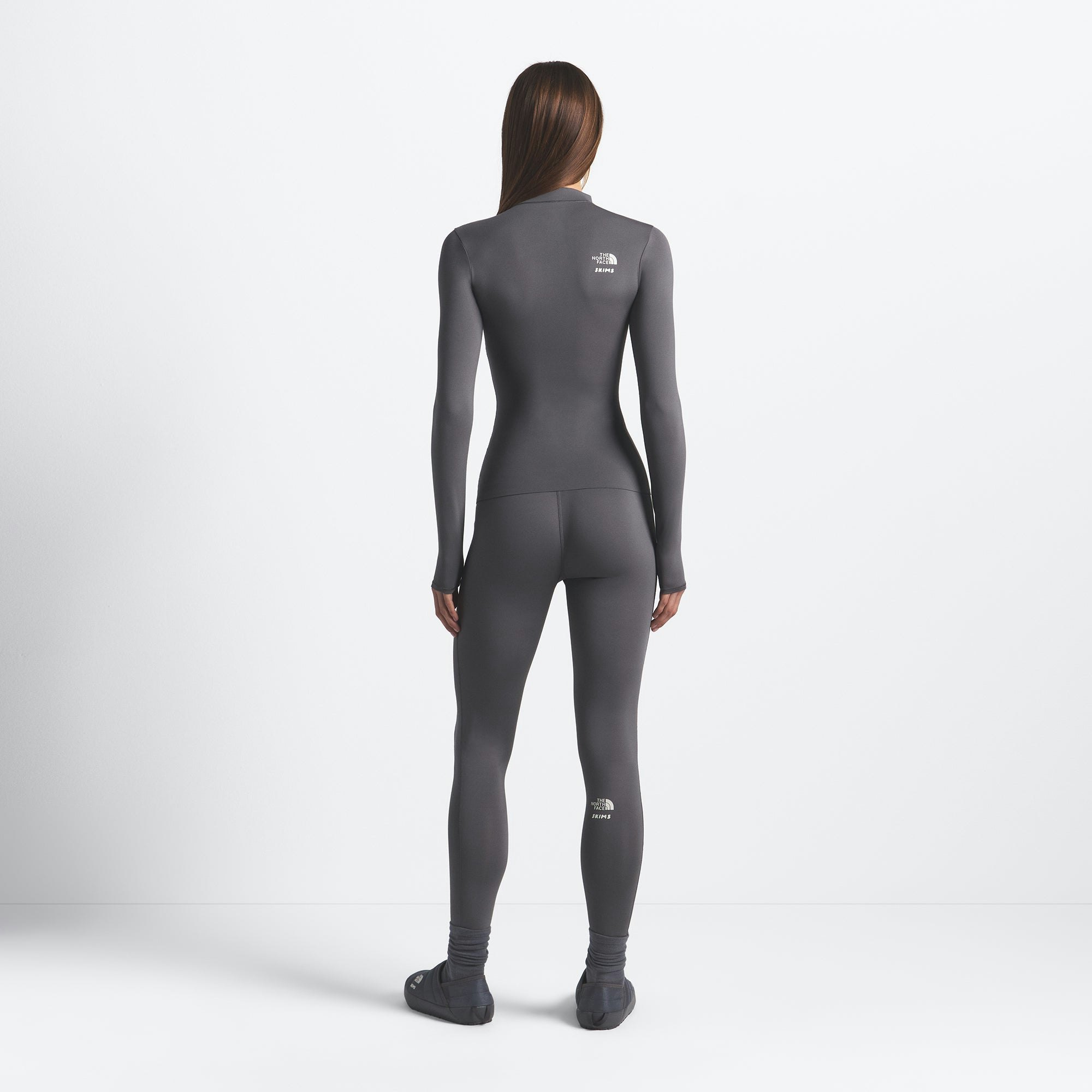 THE NORTH FACE X SKIMS REFINA LEGGING | GUNMETAL ON A MODEL FRONT VIEW @ | FOCUS: 0.0, 1.0, 0.9