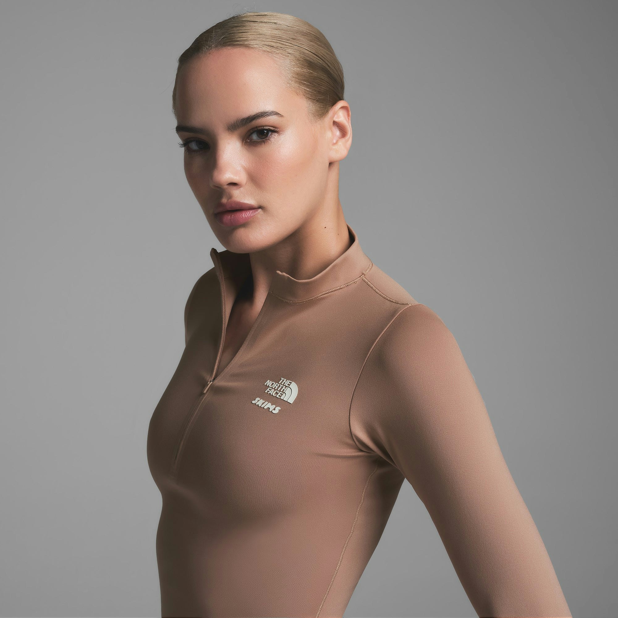 THE NORTH FACE X SKIMS REFINA LONG SLEEVE TOP | SIENNA ON A MODEL SIDE VIEW