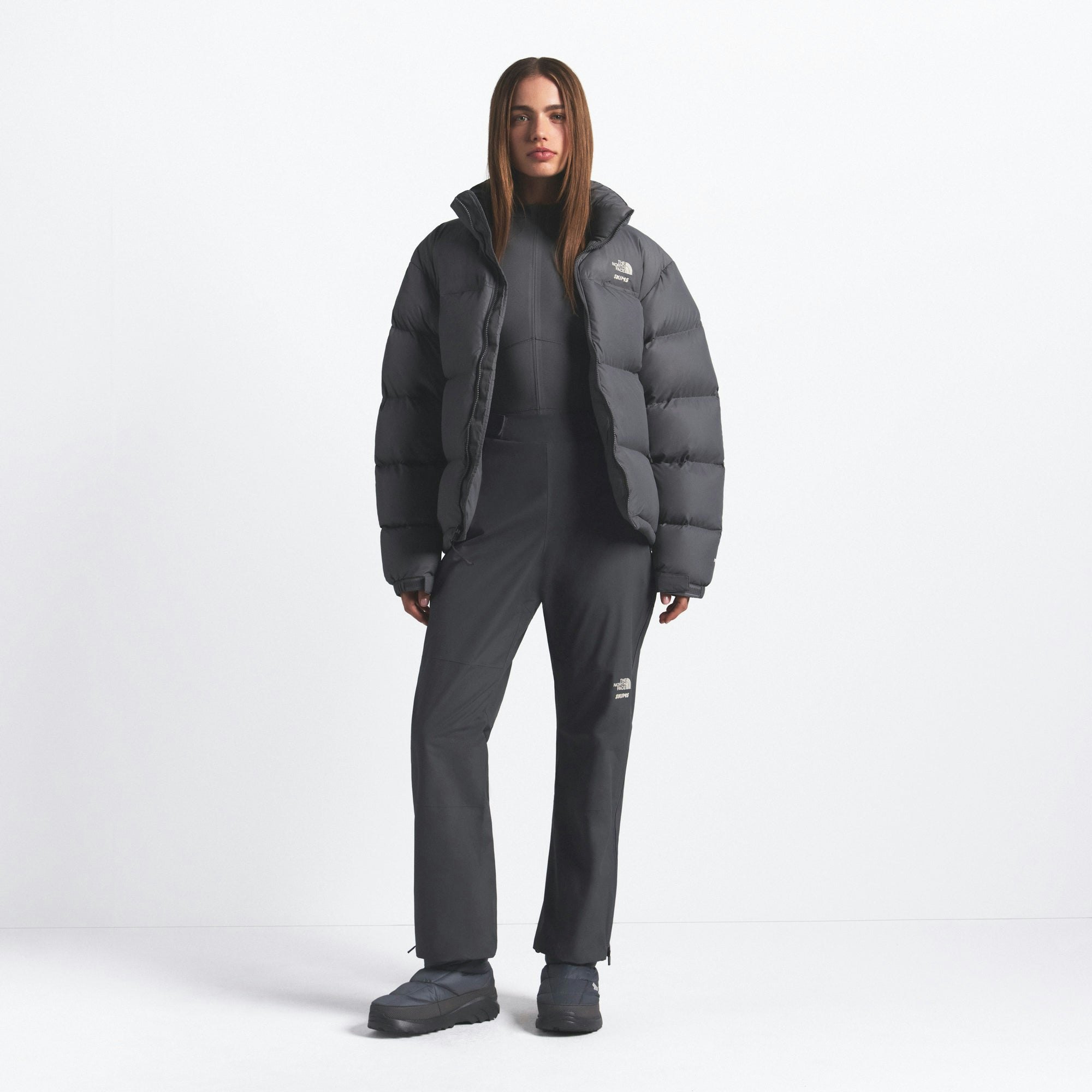 THE NORTH FACE X SKIMS 1996 NUPTSE JACKET | GUNMETAL ON A MODEL FRONT VIEW @ | FOCUS: 0.0, 1.0, 0.9