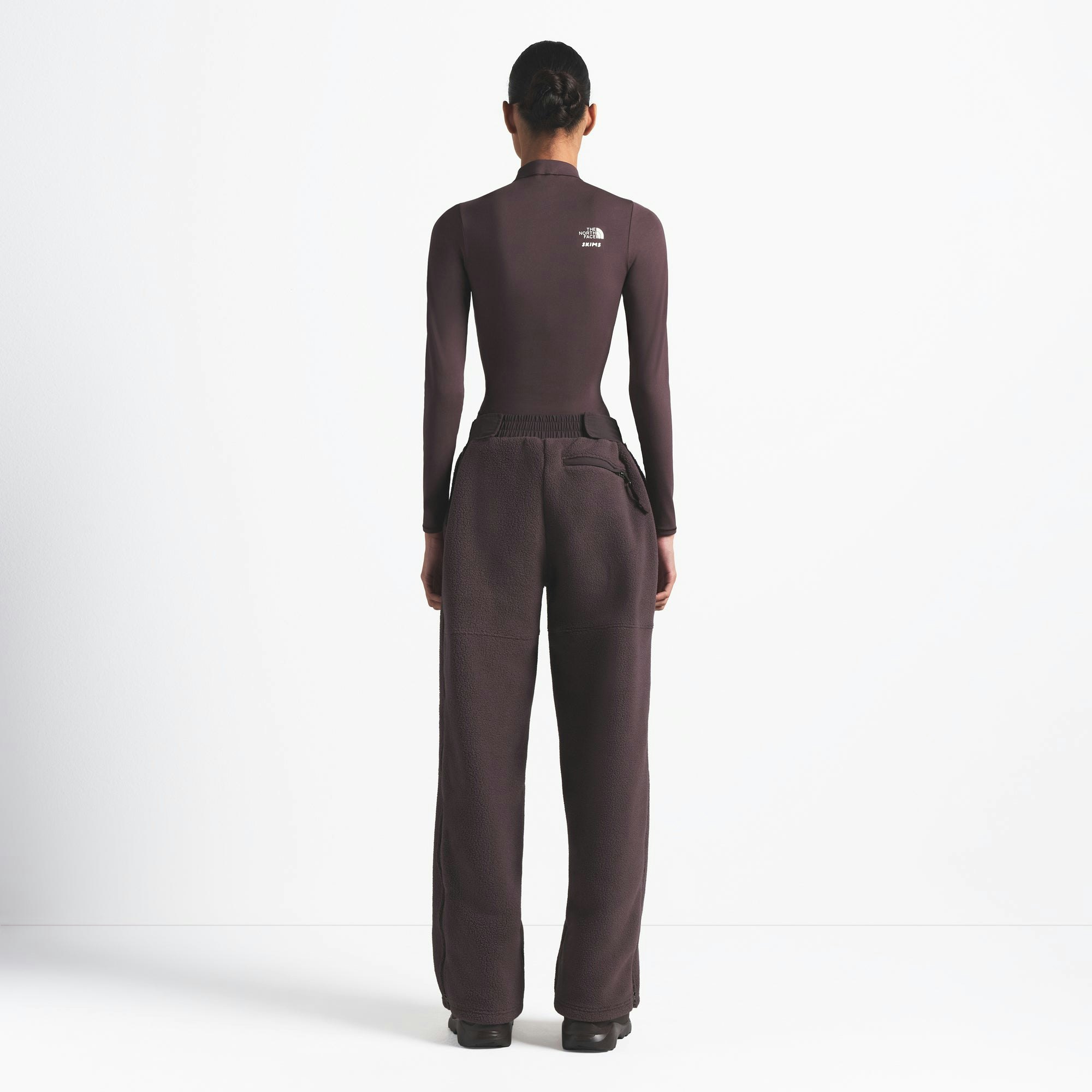 THE NORTH FACE X SKIMS 1995 DENALI FLEECE STRAIGHT LEG PANT | PHOENIX ON A MODEL FRONT VIEW @ | FOCUS: 0.0, 1.0, 0.9