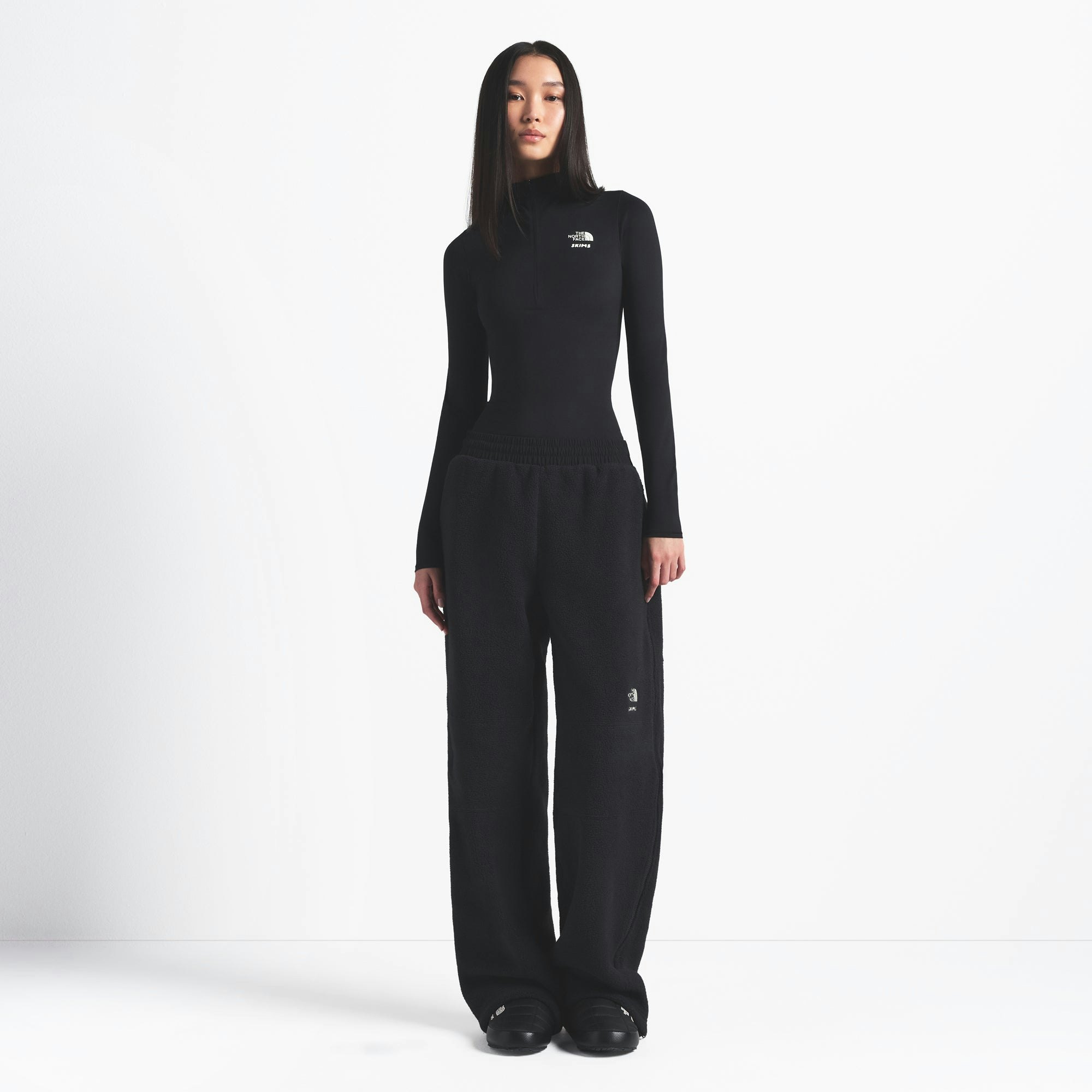 THE NORTH FACE X SKIMS 1995 DENALI FLEECE STRAIGHT LEG PANT | ONYX ON A MODEL FRONT VIEW @ | FOCUS: 0.0, 1.0, 0.9