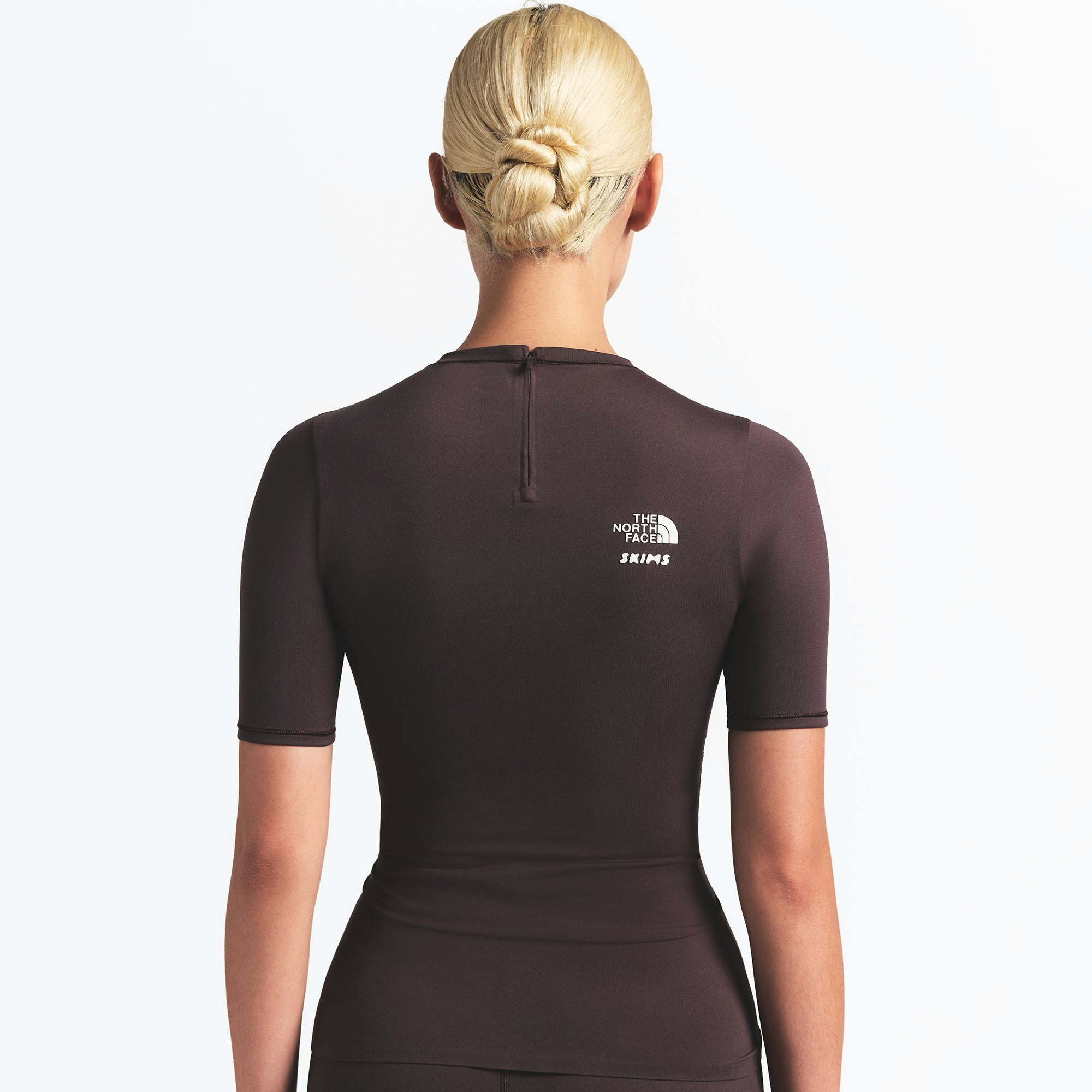 THE NORTH FACE X SKIMS REFINA SHORT SLEEVE TOP | PHOENIX ON A MODEL BACK VIEW @ | FOCUS: 0.0, 1.0, 0.9