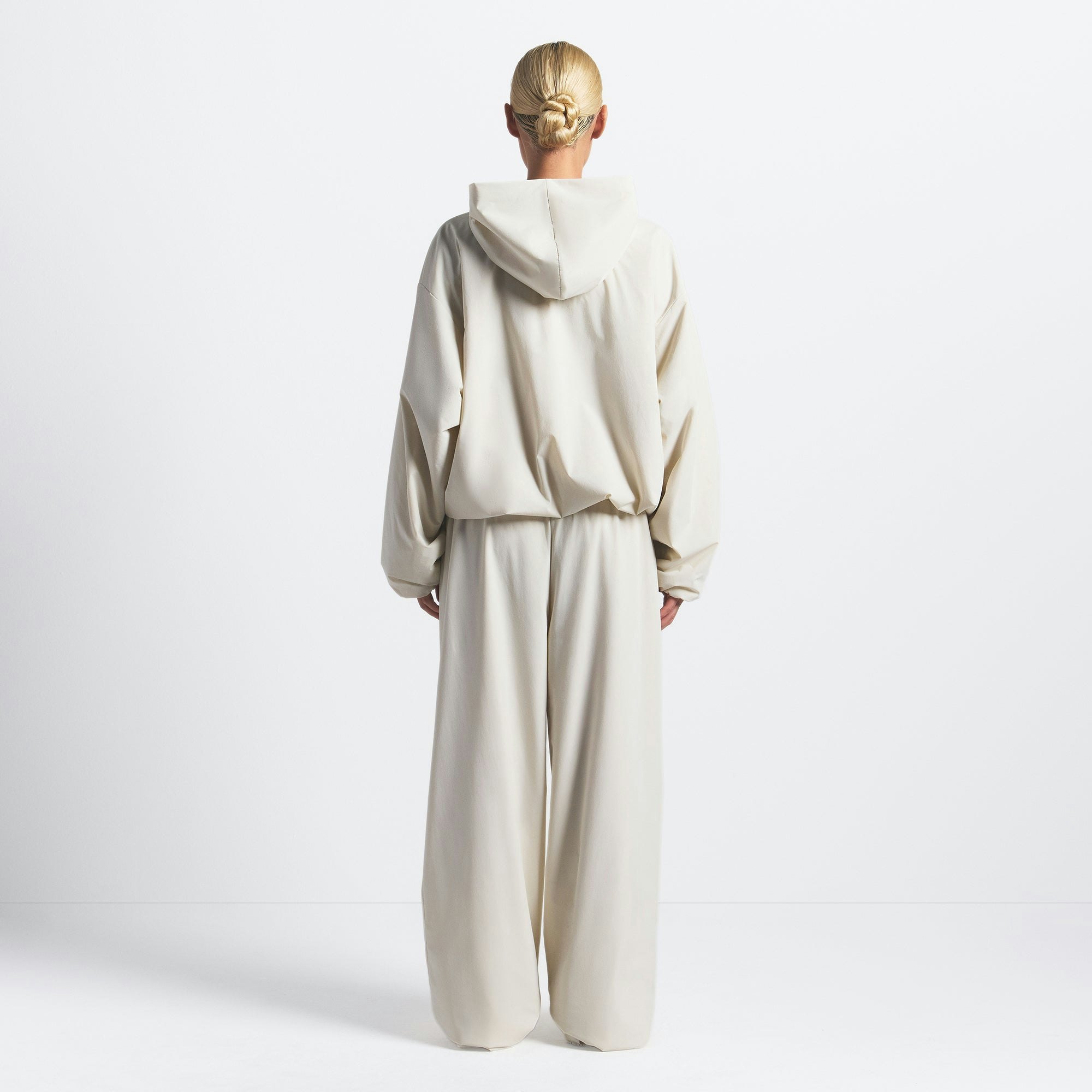 THE NORTH FACE X SKIMS VENTRIX PANT | BONE ON A MODEL BACK VIEW @ | FOCUS: 0.0, 1.0, 0.9