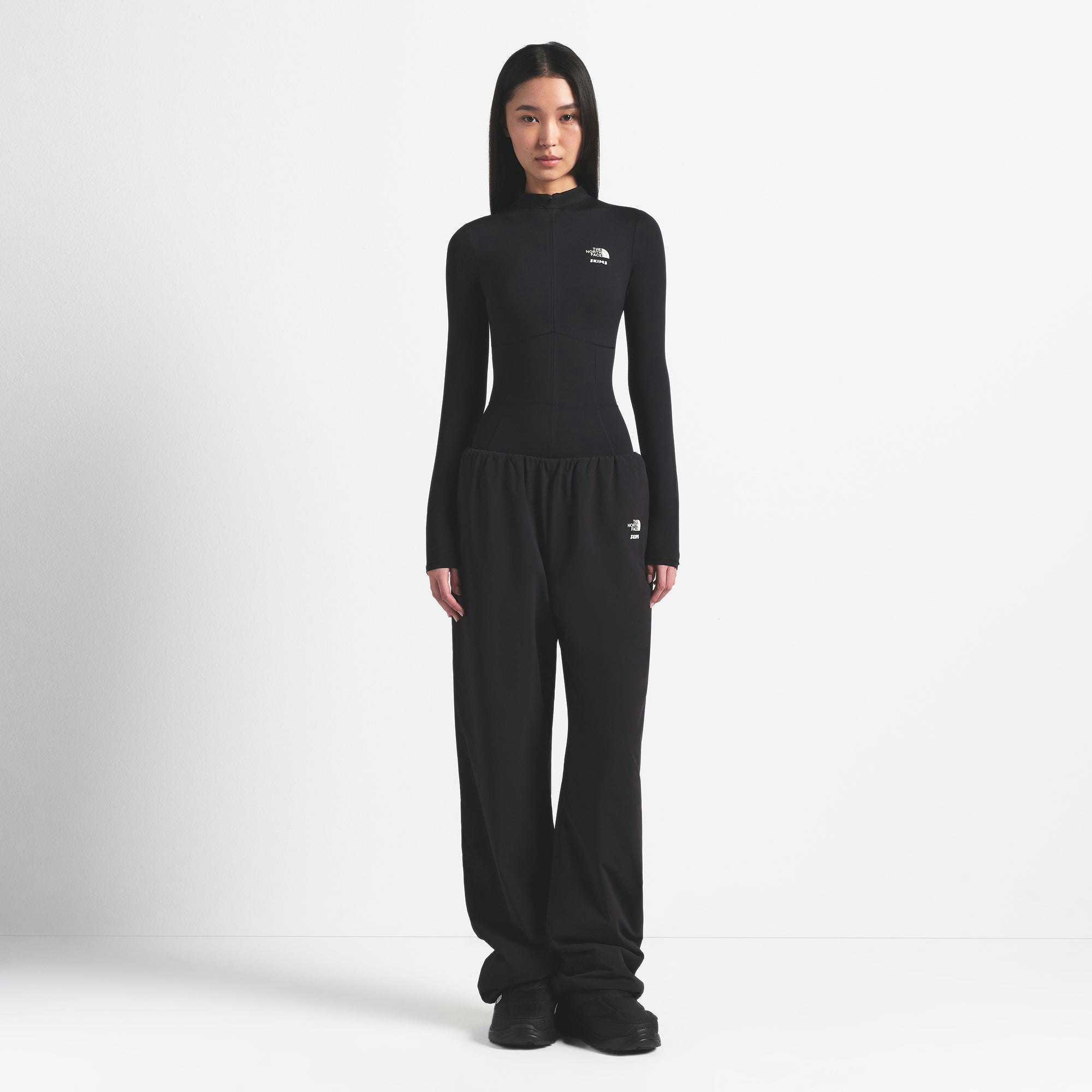 THE NORTH FACE X SKIMS VENTRIX PANT | ONYX ON A MODEL FRONT VIEW @ | FOCUS: 0.0, 1.0, 0.9