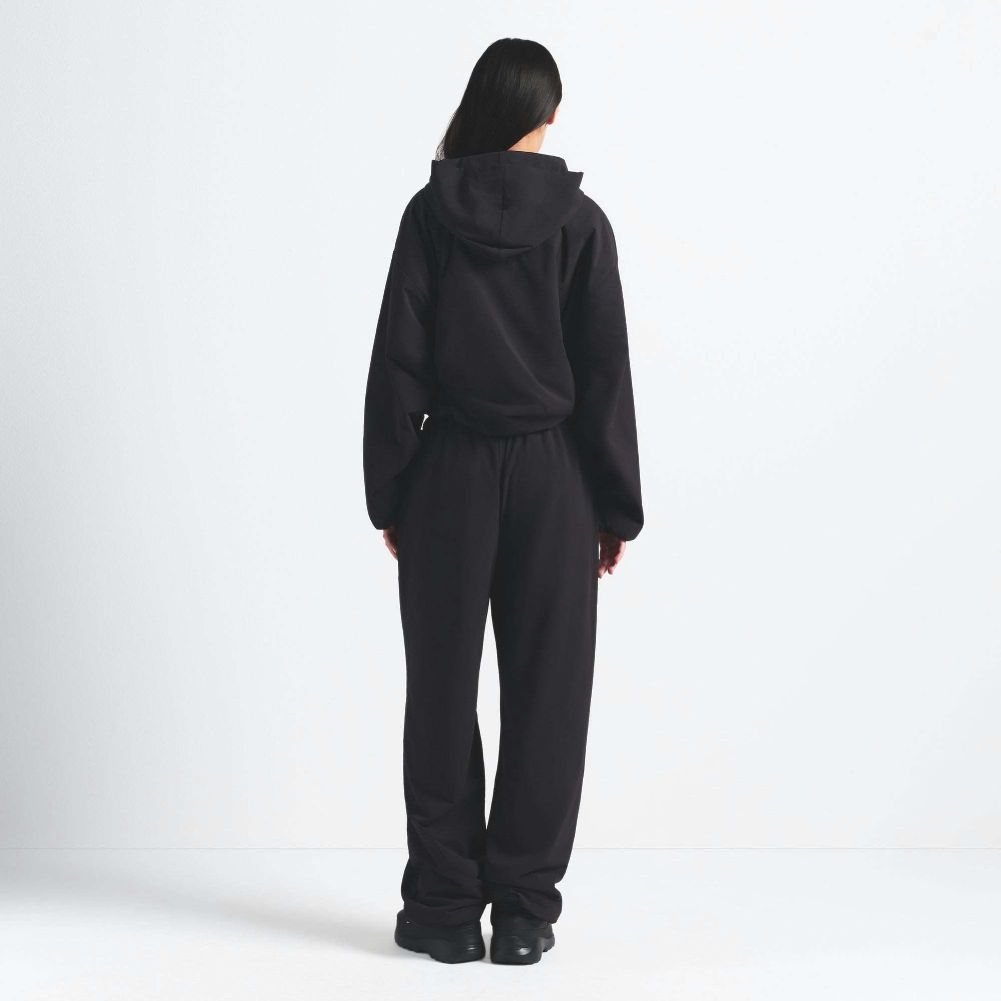 THE NORTH FACE X SKIMS VENTRIX PANT | ONYX ON A MODEL BACK VIEW @ | FOCUS: 0.0, 1.0, 0.9