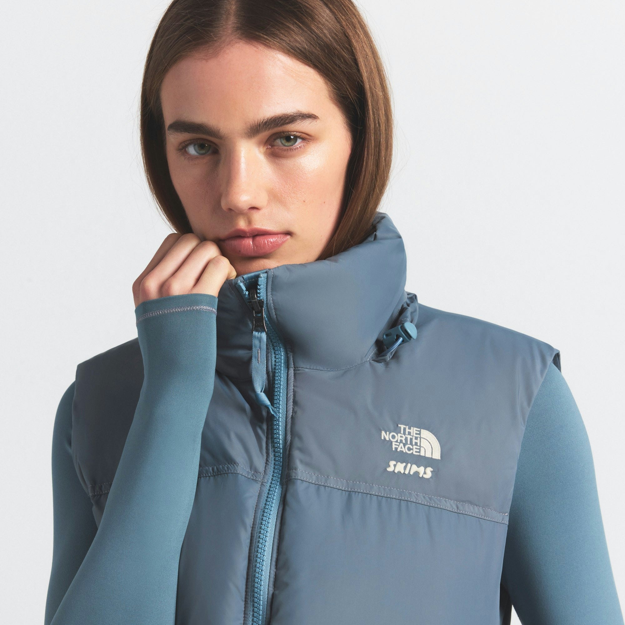 THE NORTH FACE X SKIMS 1996 NUPTSE VEST | KYANITE ON A MODEL FRONT VIEW @ | FOCUS: 0.0, 1.0, 0.9