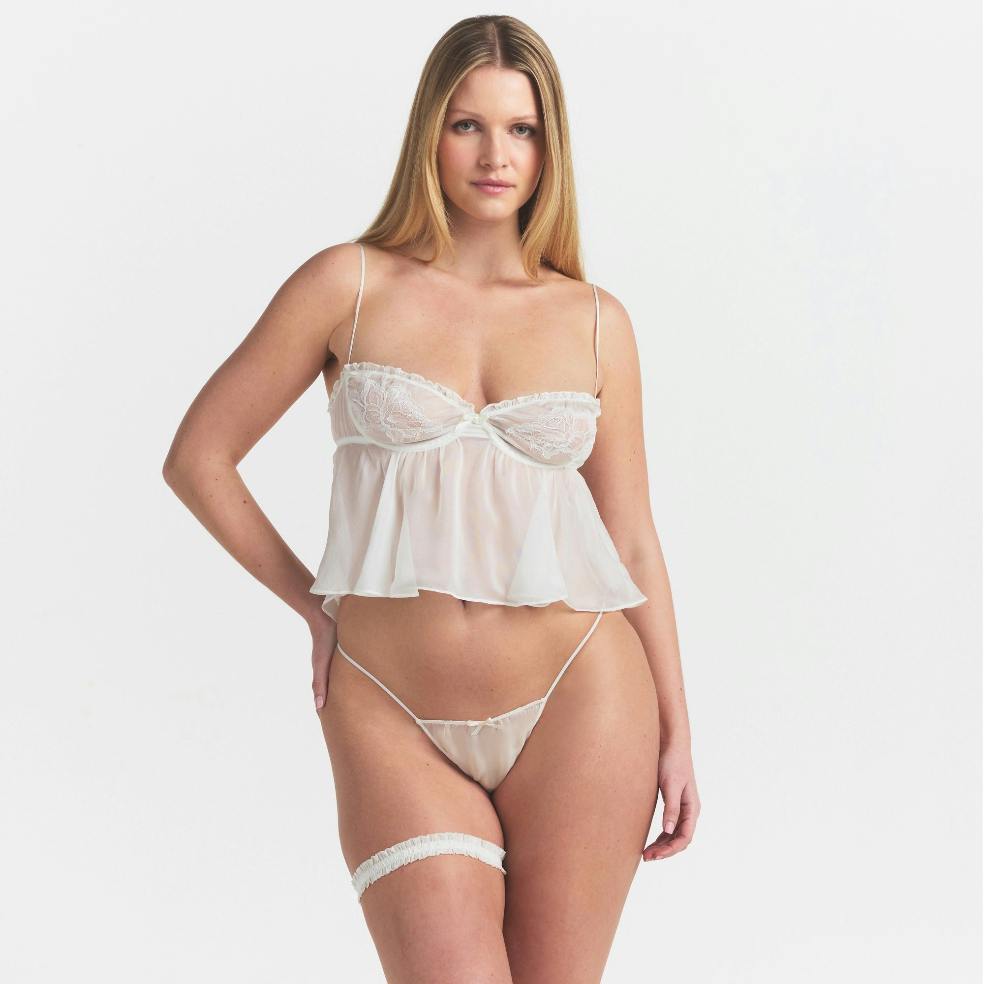 SKIMS ROMANCE GARTER | IVORY ON A MODEL SIDE VIEW @ | FOCUS: 0.0, 1.0, 0.9