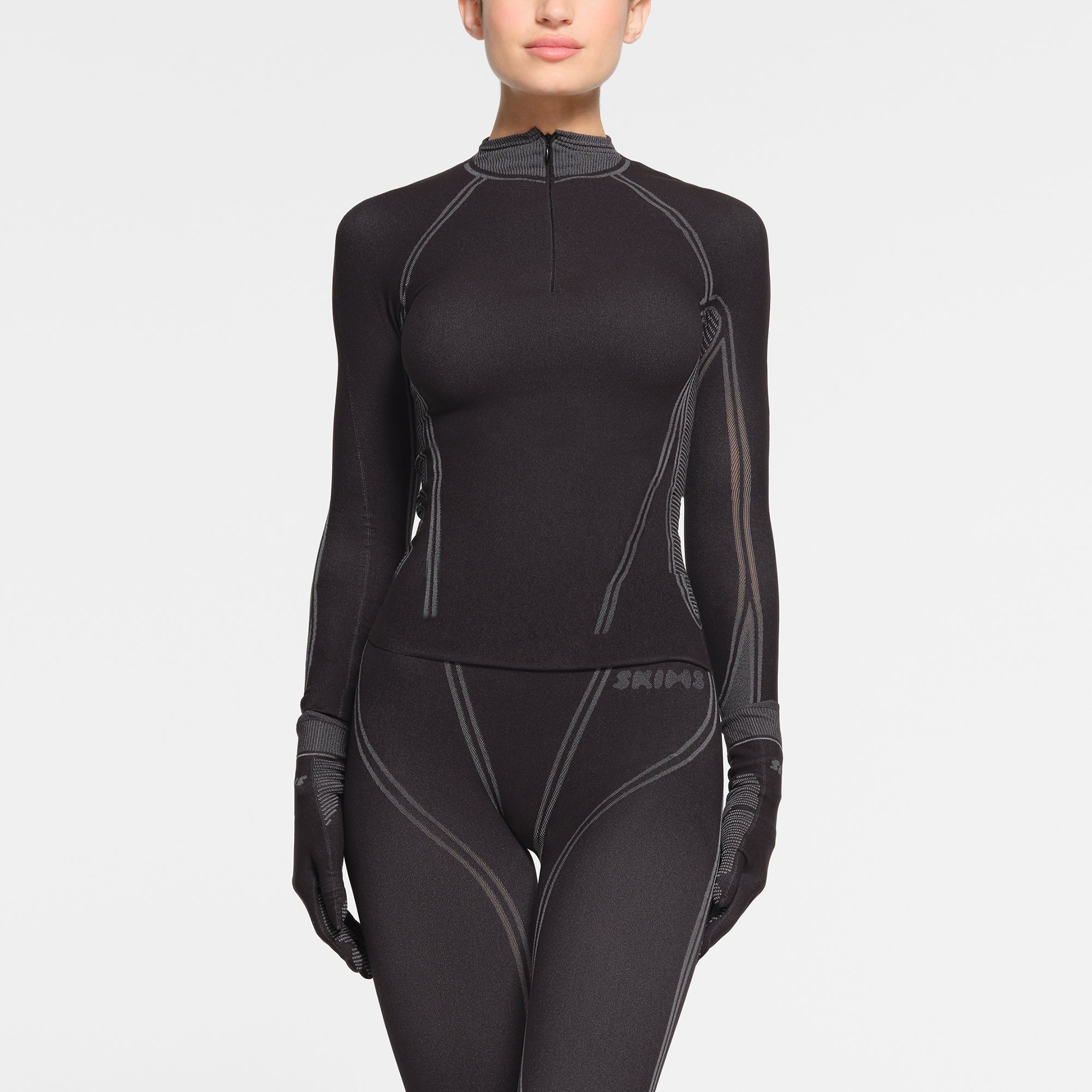 SKIMS FIRST LAYERS GLOVES | ONYX ON A MODEL FRONT VIEW