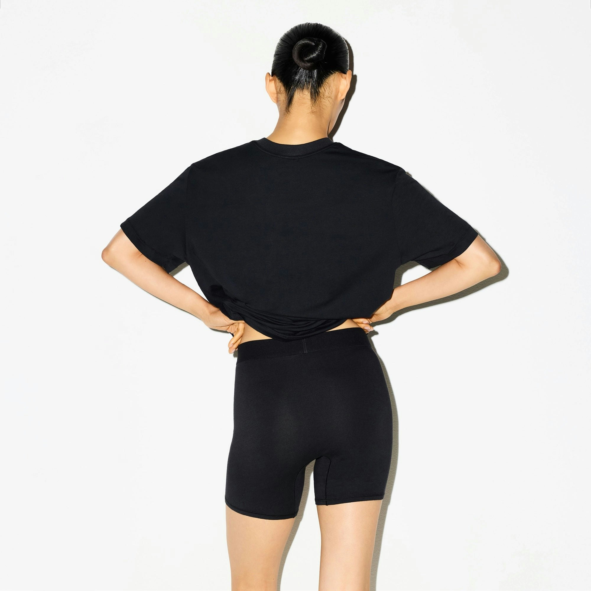 BOYFRIEND BOXER | ONYX ON A MODEL SIDE VIEW @ | FOCUS: 0.0, 1.0, 0.9