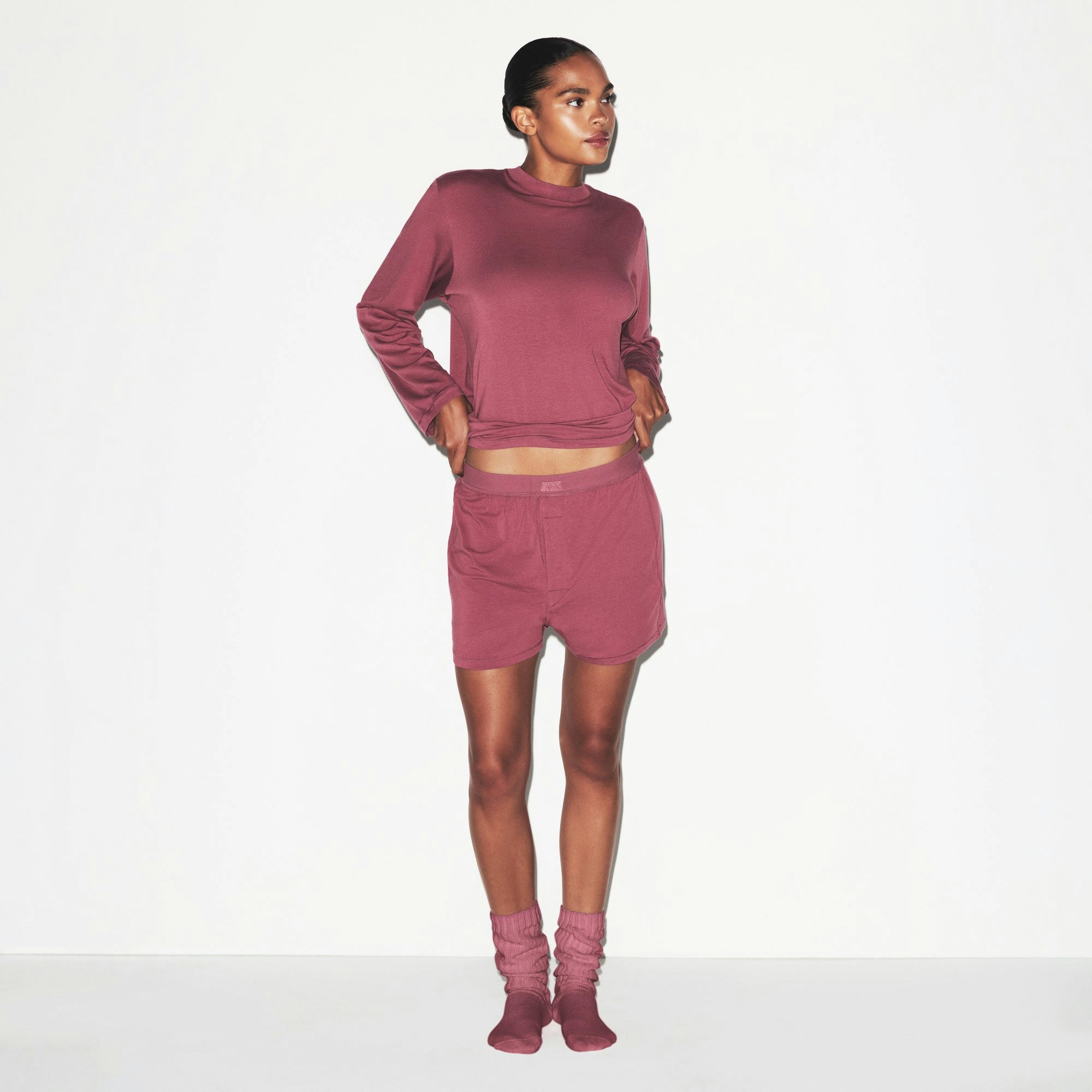 BOYFRIEND LOOSE BOXER | BEET ON A MODEL FRONT VIEW @ | FOCUS: 0.0, 1.0, 0.9