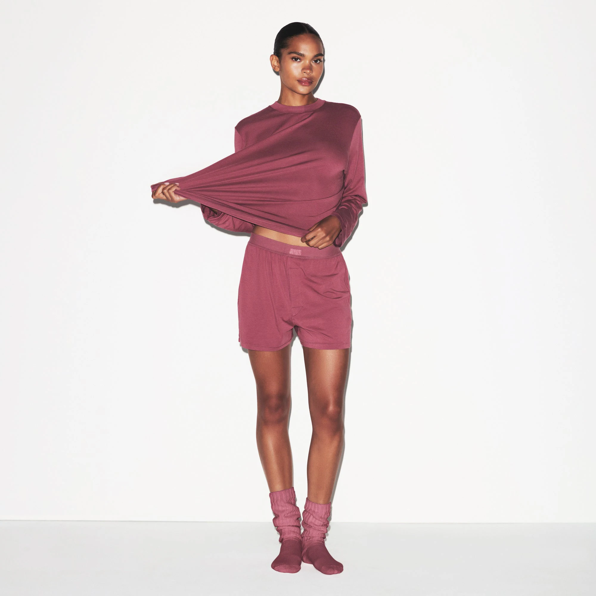 BOYFRIEND LOOSE BOXER | BEET ON A MODEL FRONT VIEW @ | FOCUS: 0.0, 1.0, 0.9