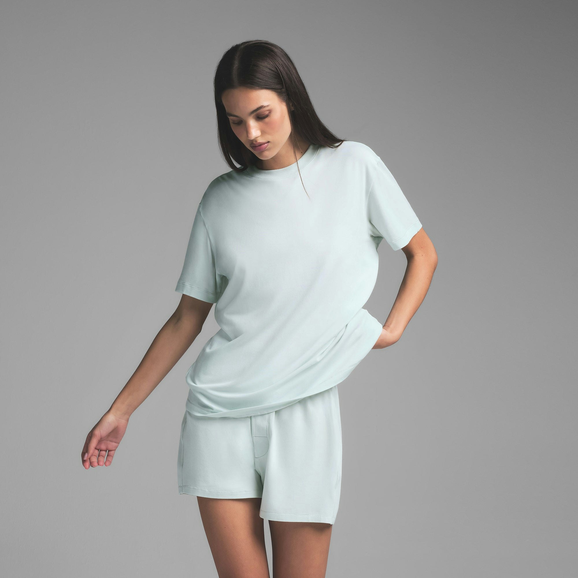 BOYFRIEND LOOSE BOXER | FROST ON A MODEL SIDE VIEW