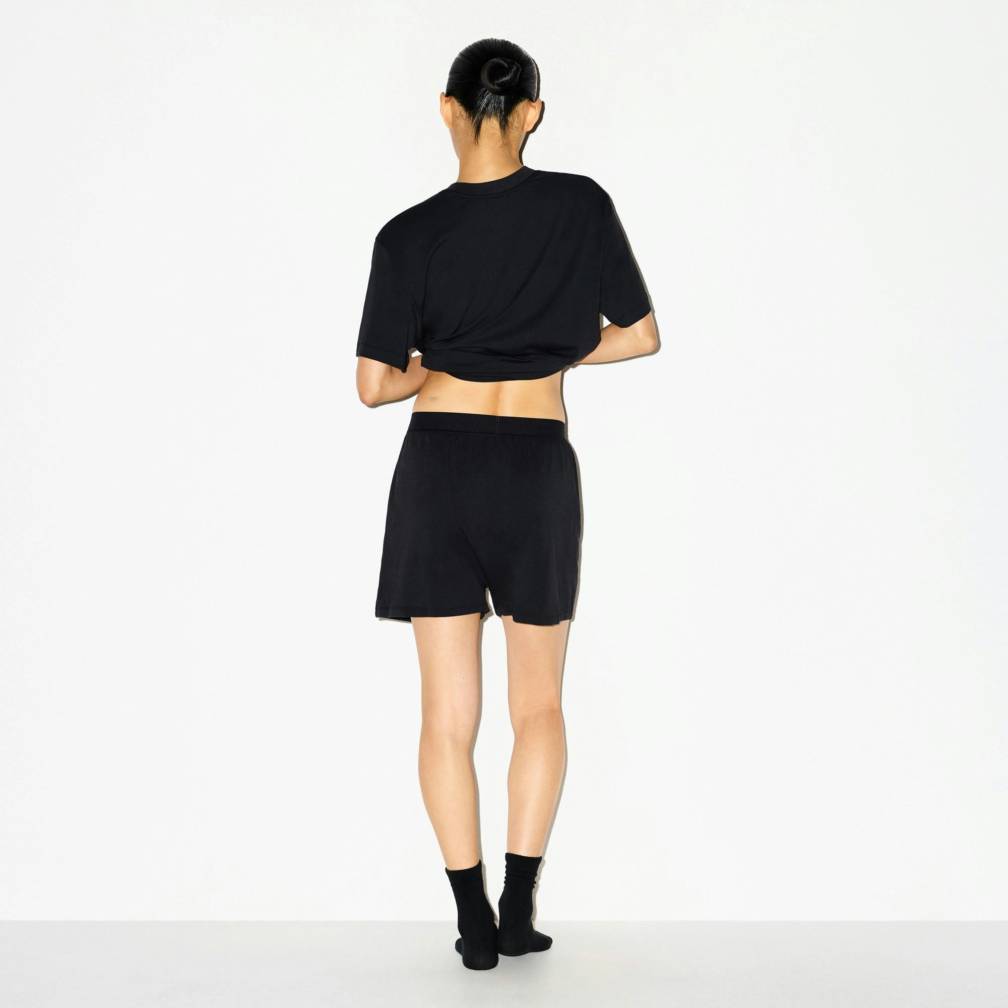 BOYFRIEND LOOSE BOXER | ONYX ON A MODEL FRONT VIEW @ | FOCUS: 0.0, 1.0, 0.9