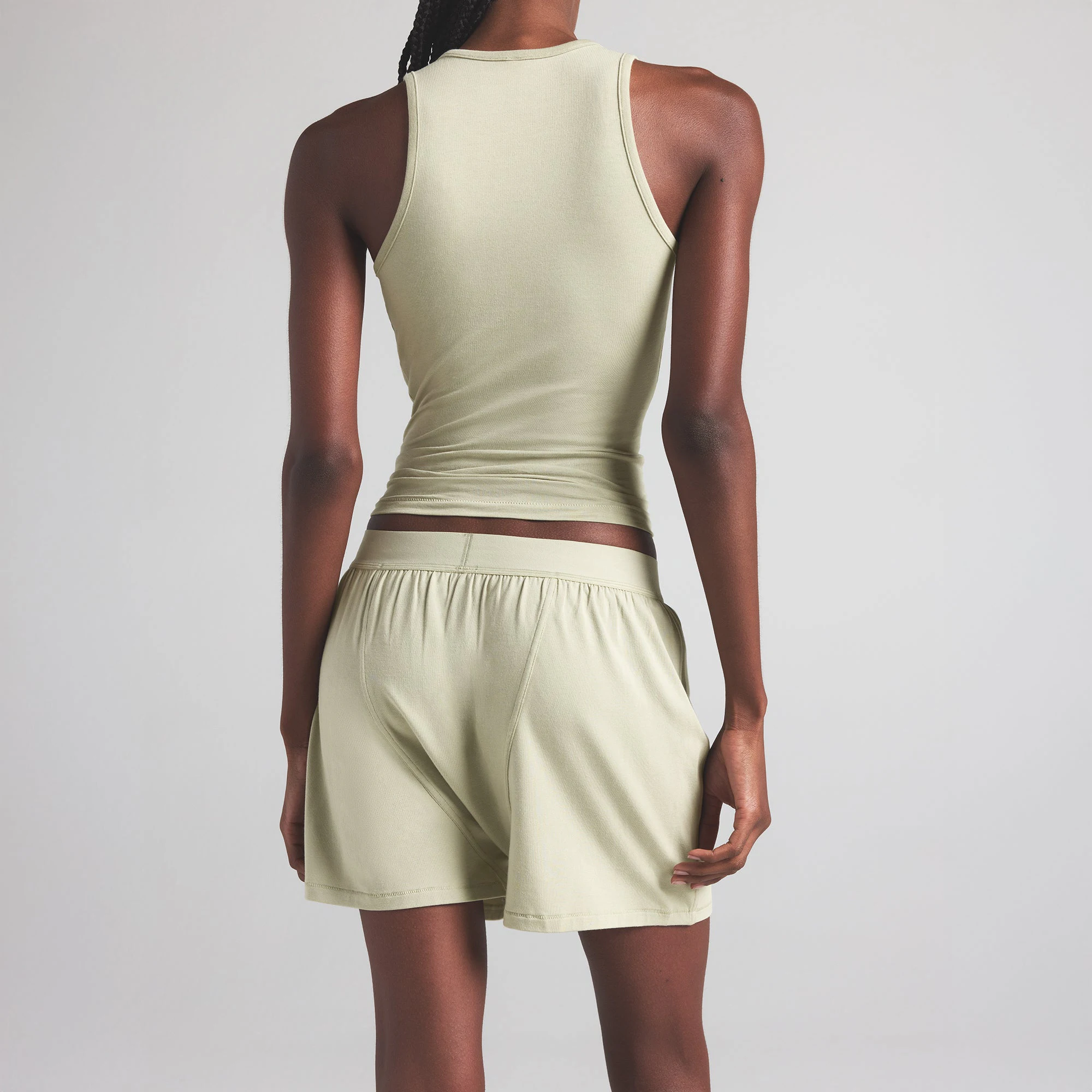 BOYFRIEND LOOSE BOXER | TALC ON A MODEL BACK VIEW | FOCUS: 0.0, 1.0, 0.9