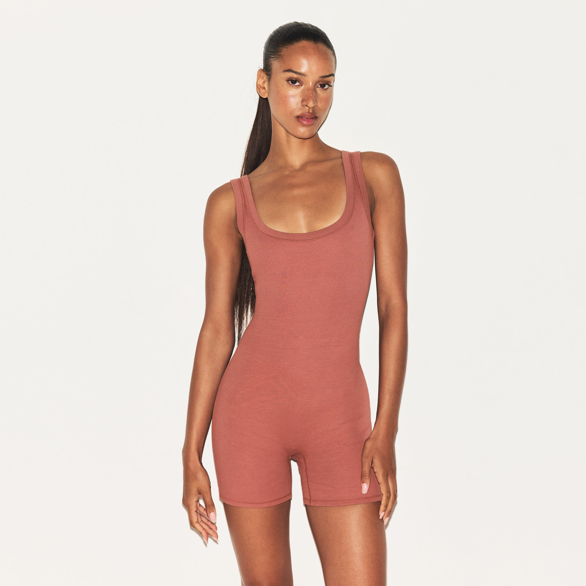 COTTON RIB ONESIE | REDWOOD ON A MODEL SIDE VIEW | FOCUS: 0.0, 1.0, 0.9