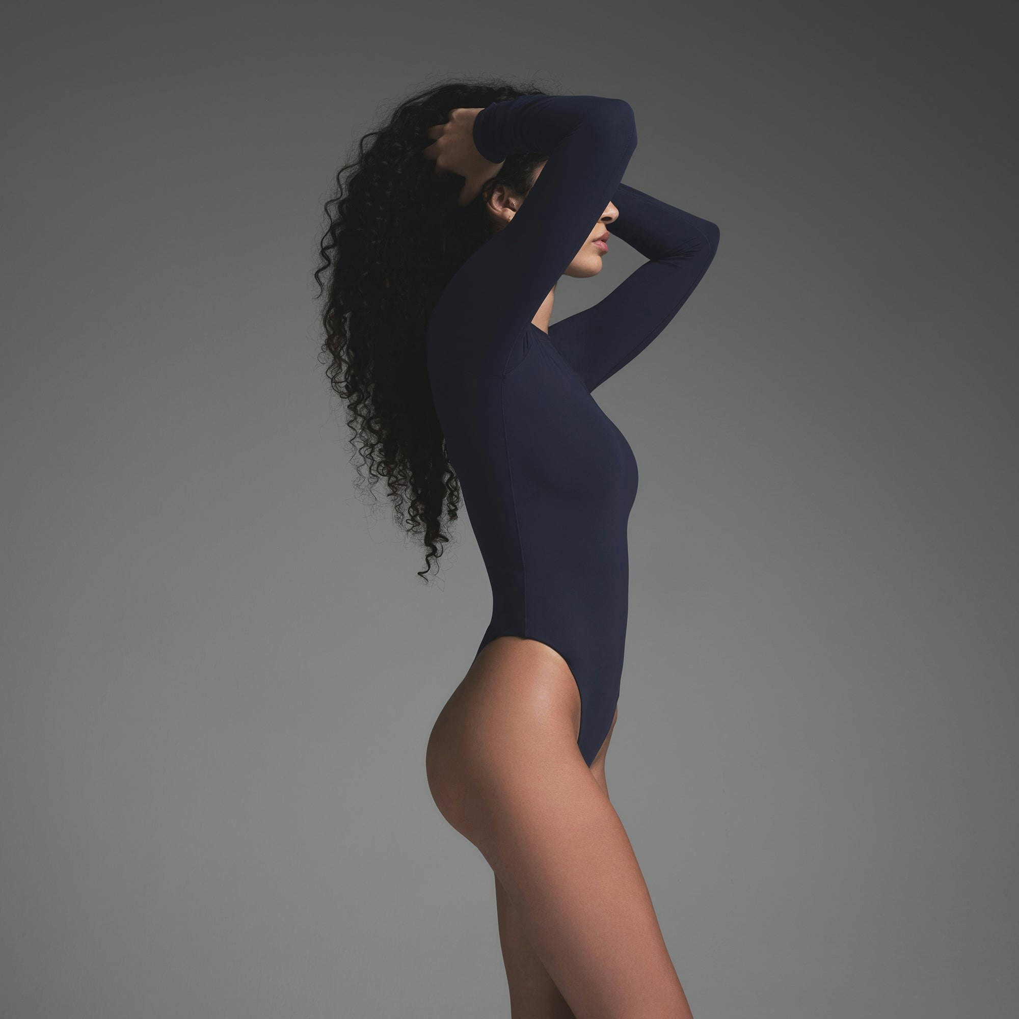 FITS EVERYBODY LONG SLEEVE CREW NECK BODYSUIT | NAVY ON A MODEL SIDE VIEW