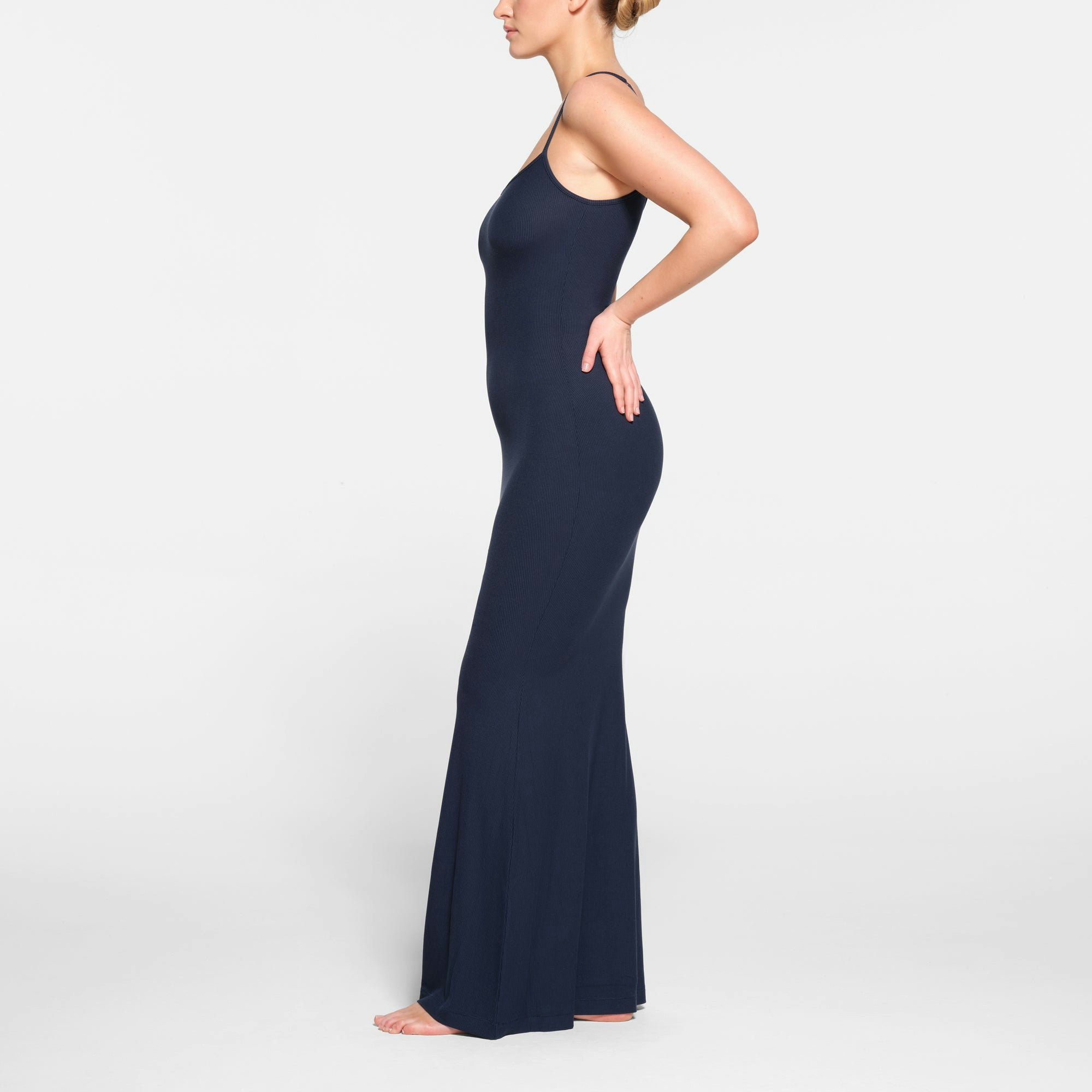 SOFT LOUNGE LONG SLIP DRESS | NAVY ON A MODEL SIDE VIEW