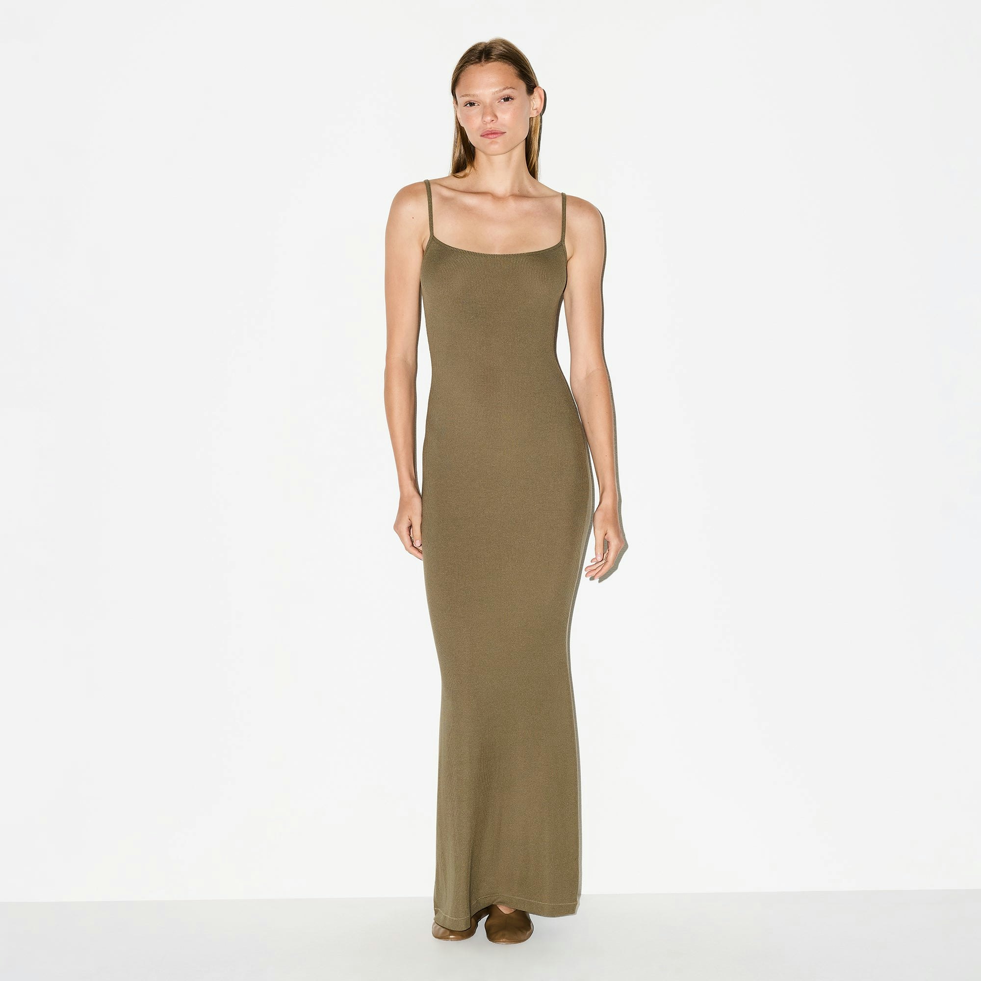 SOFT LOUNGE LONG SLIP DRESS | OAK ON A MODEL FRONT VIEW @ | FOCUS: 0.0, 1.0, 0.9