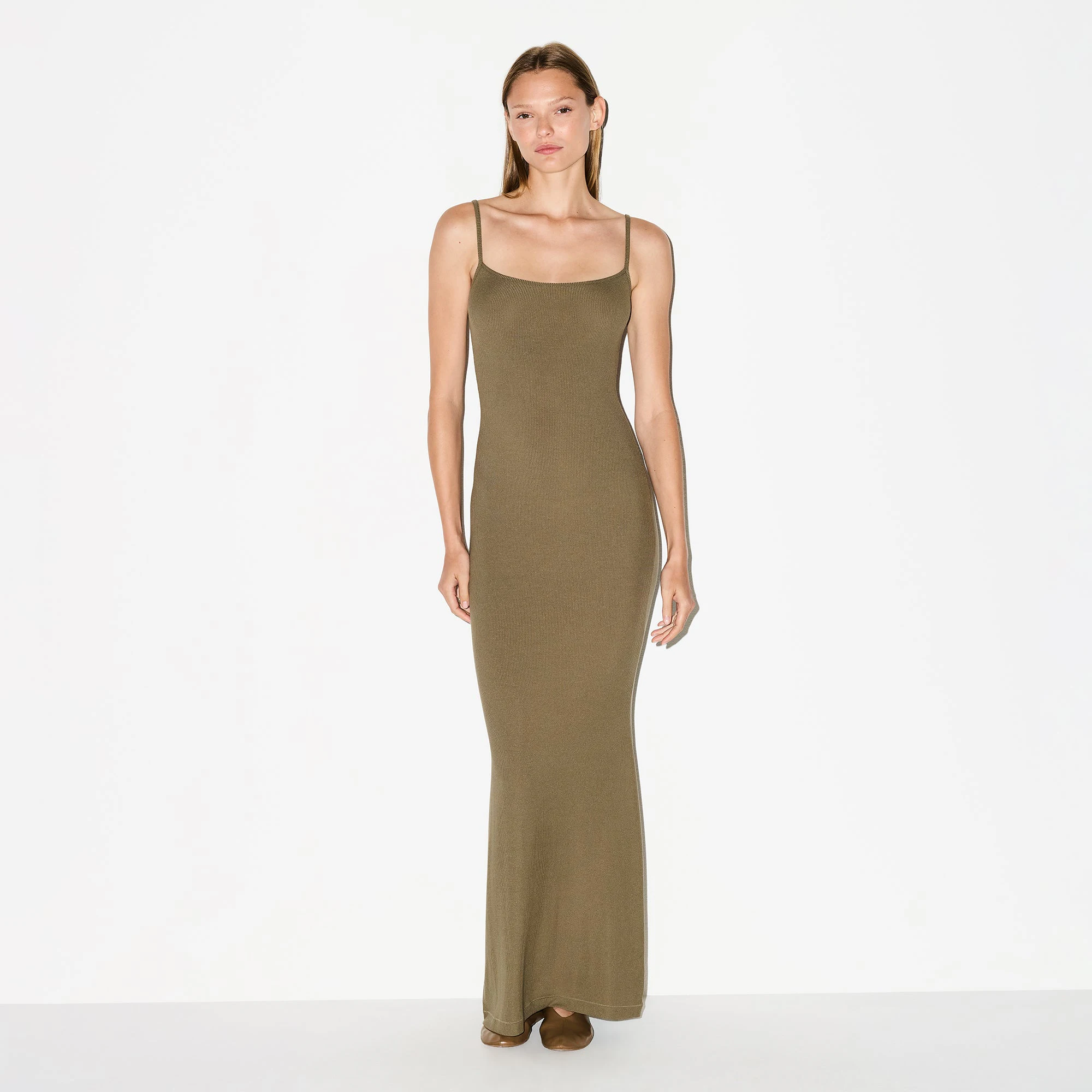 SOFT LOUNGE LONG SLIP DRESS | OAK ON A MODEL FRONT VIEW @ | FOCUS: 0.0, 1.0, 0.9