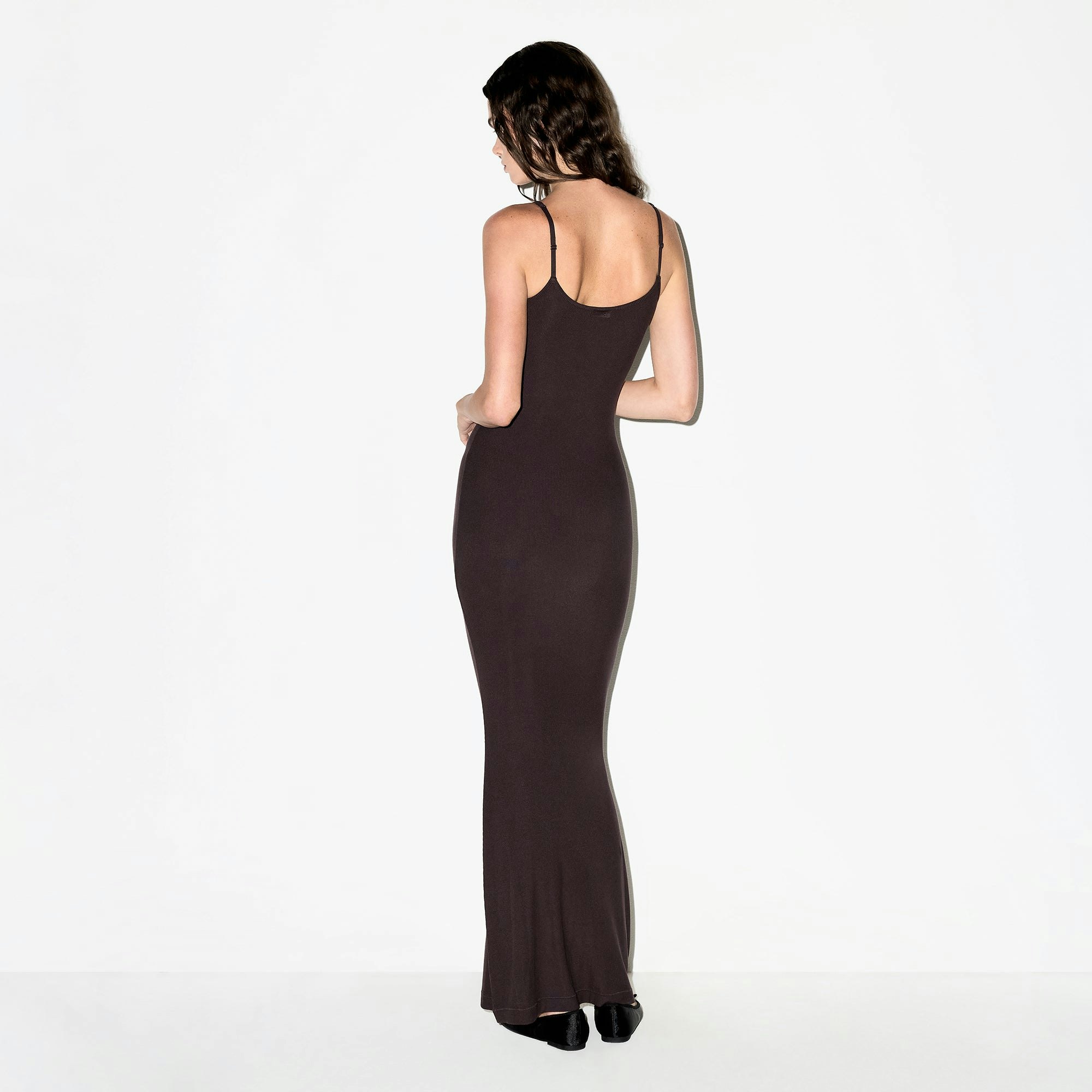 SOFT LOUNGE LONG SLIP DRESS | PHOENIX ON A MODEL BACK VIEW @ | FOCUS: 0.0, 1.0, 0.9