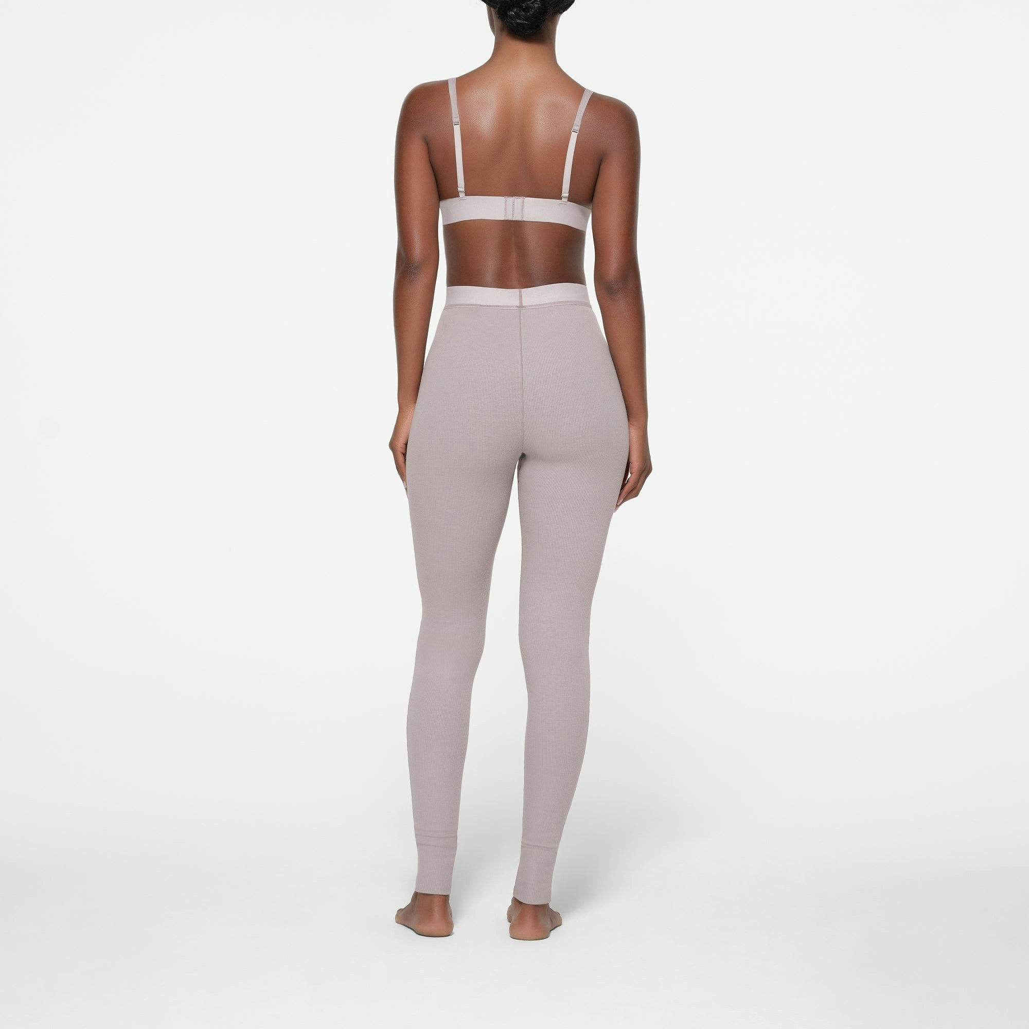 COTTON RIB LEGGING | OYSTER ON A MODEL BACK VIEW