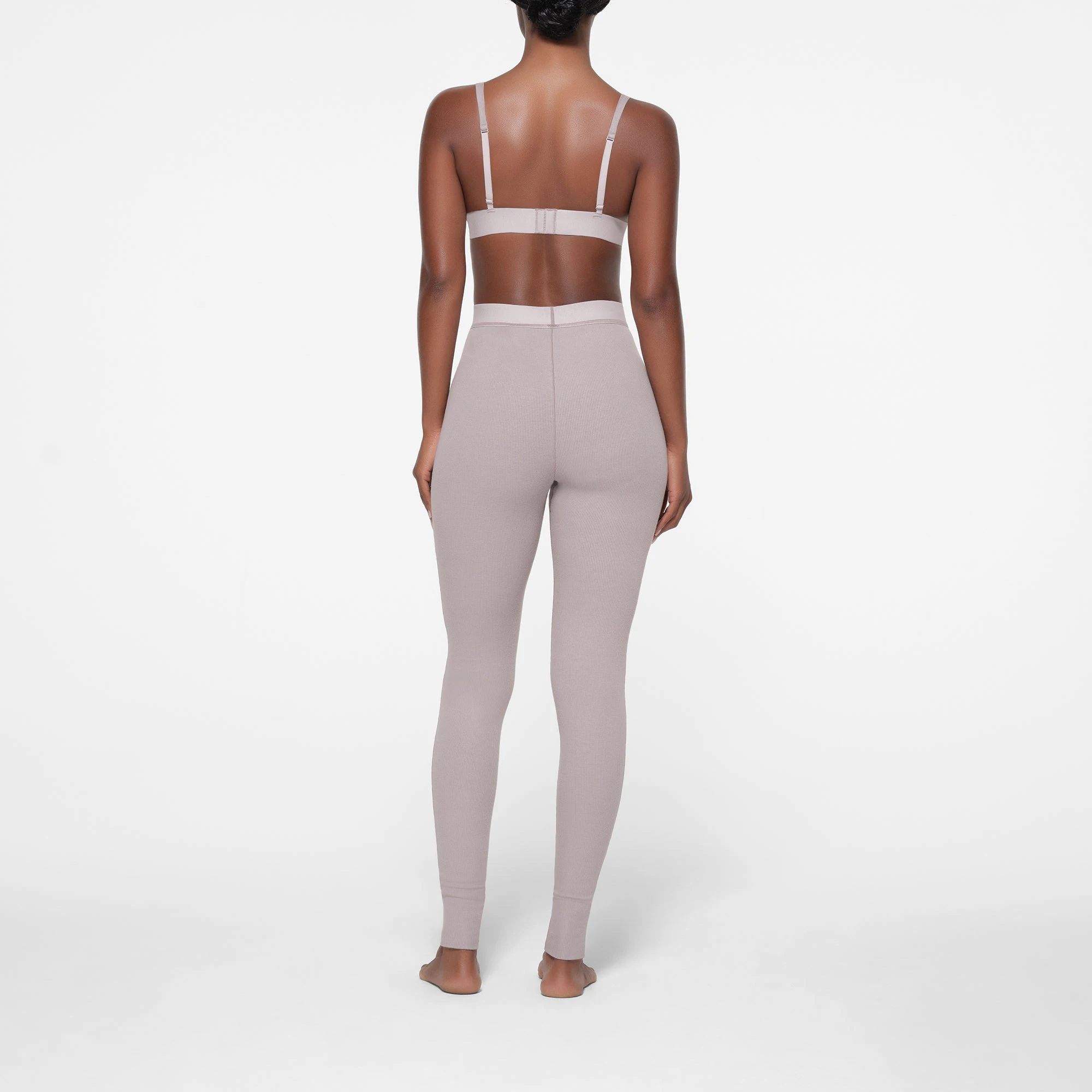 COTTON RIB LEGGING | OYSTER ON A MODEL BACK VIEW