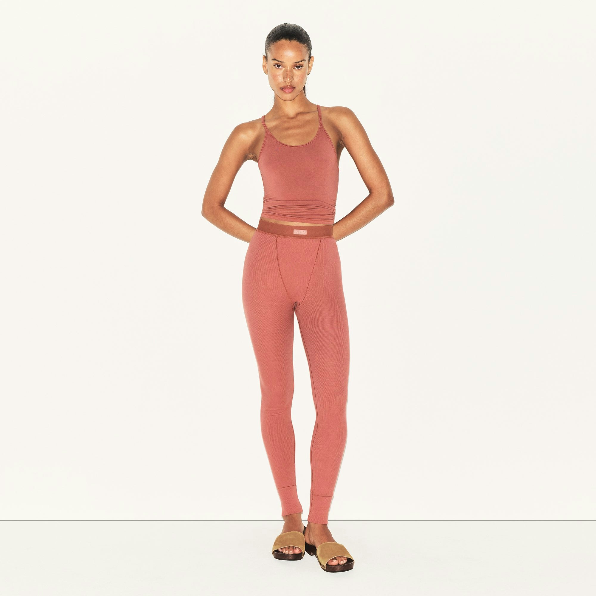 COTTON RIB LEGGING | REDWOOD ON A MODEL FRONT VIEW | FOCUS: 0.0, 1.0, 0.9