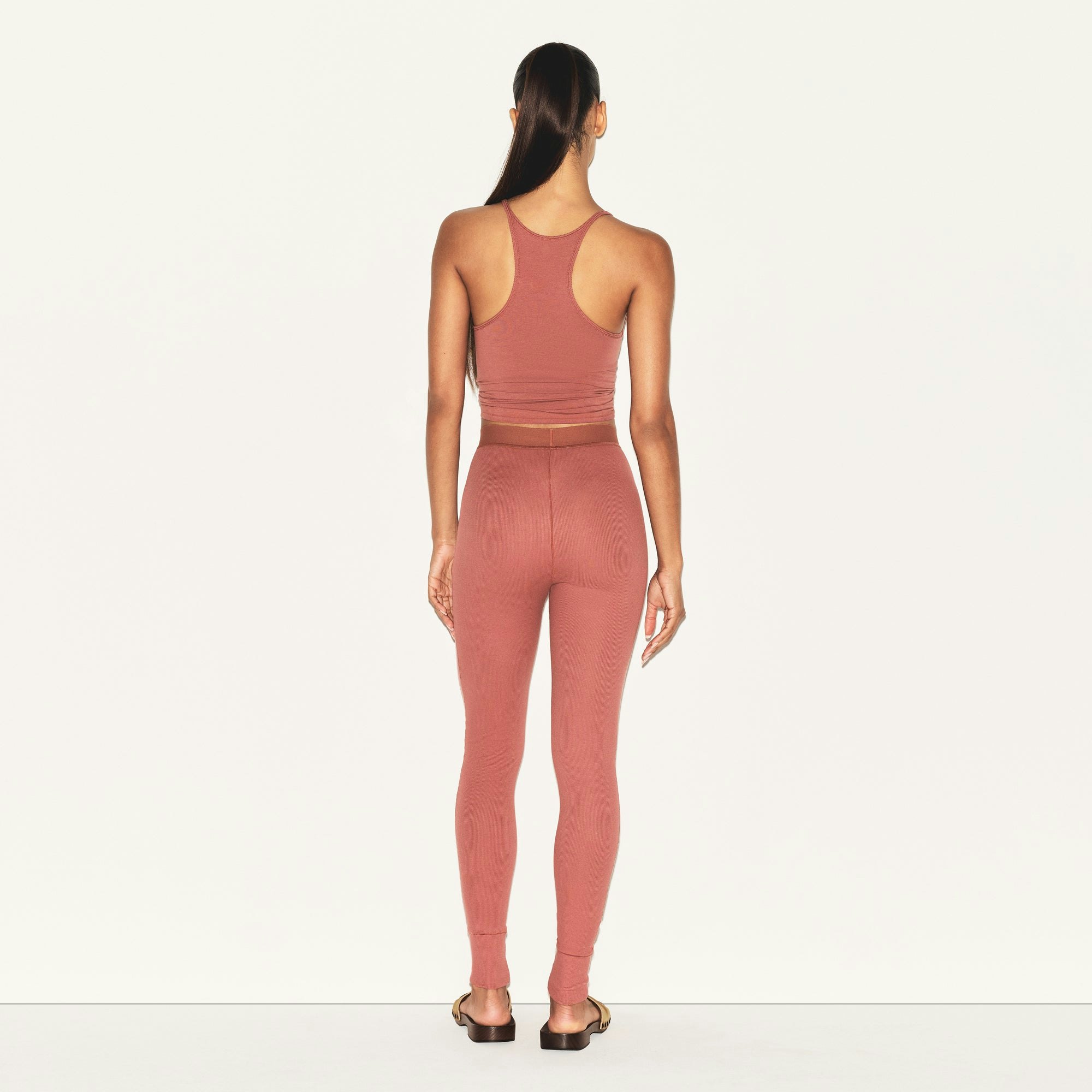 COTTON RIB LEGGING | REDWOOD ON A MODEL FRONT VIEW | FOCUS: 0.0, 1.0, 0.9