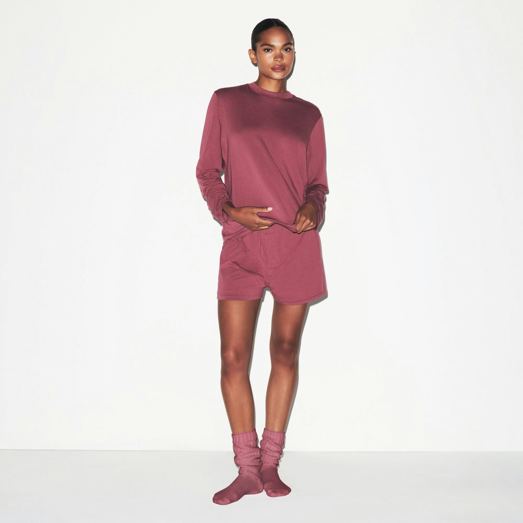 BOYFRIEND LONG SLEEVE T-SHIRT | BEET ON A MODEL FRONT VIEW @ | FOCUS: 0.0, 1.0, 0.9