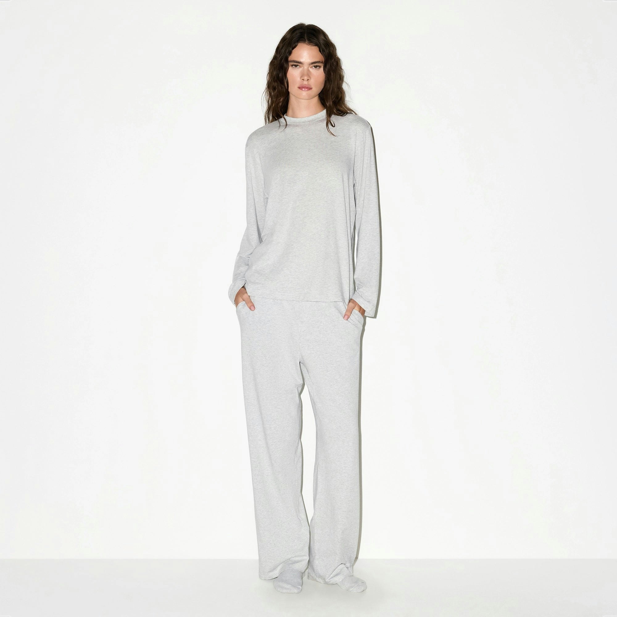 BOYFRIEND LONG SLEEVE T-SHIRT | LIGHT HEATHER GREY ON A MODEL FRONT VIEW @ | FOCUS: 0.0, 1.0, 0.9