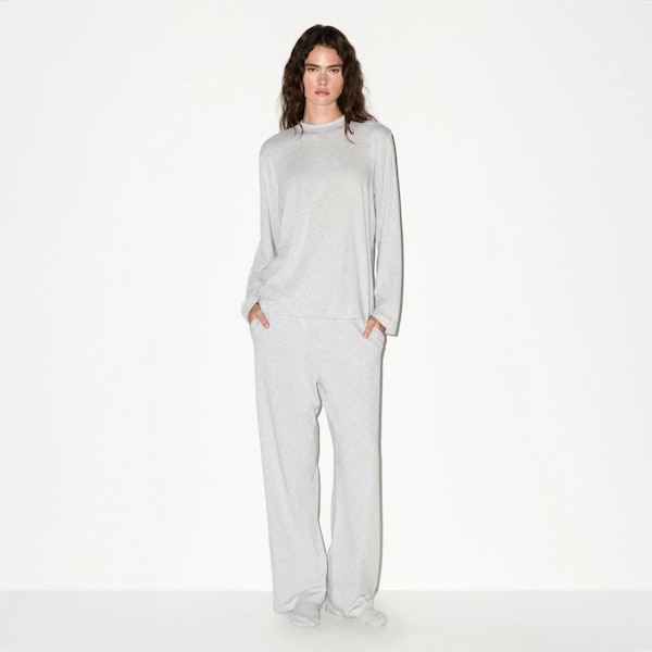 BOYFRIEND LONG SLEEVE T-SHIRT | LIGHT HEATHER GREY ON A MODEL FRONT VIEW @ | FOCUS: 0.0, 1.0, 0.9