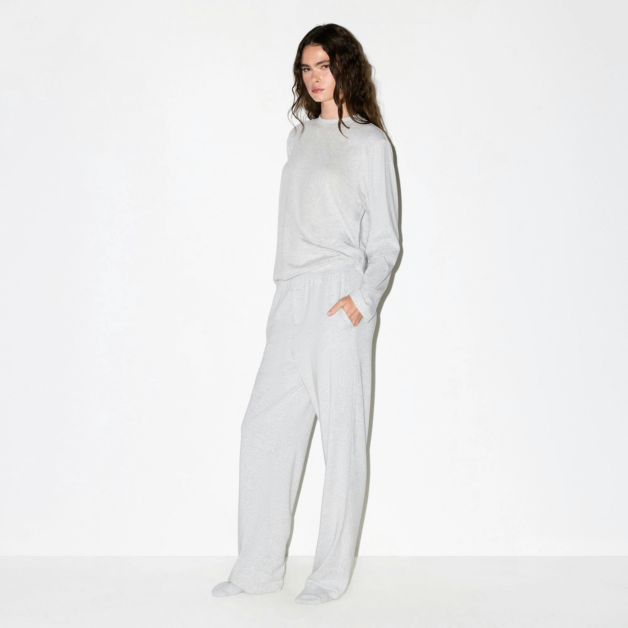 BOYFRIEND LONG SLEEVE T-SHIRT | LIGHT HEATHER GREY ON A MODEL FRONT VIEW @ | FOCUS: 0.0, 1.0, 0.9