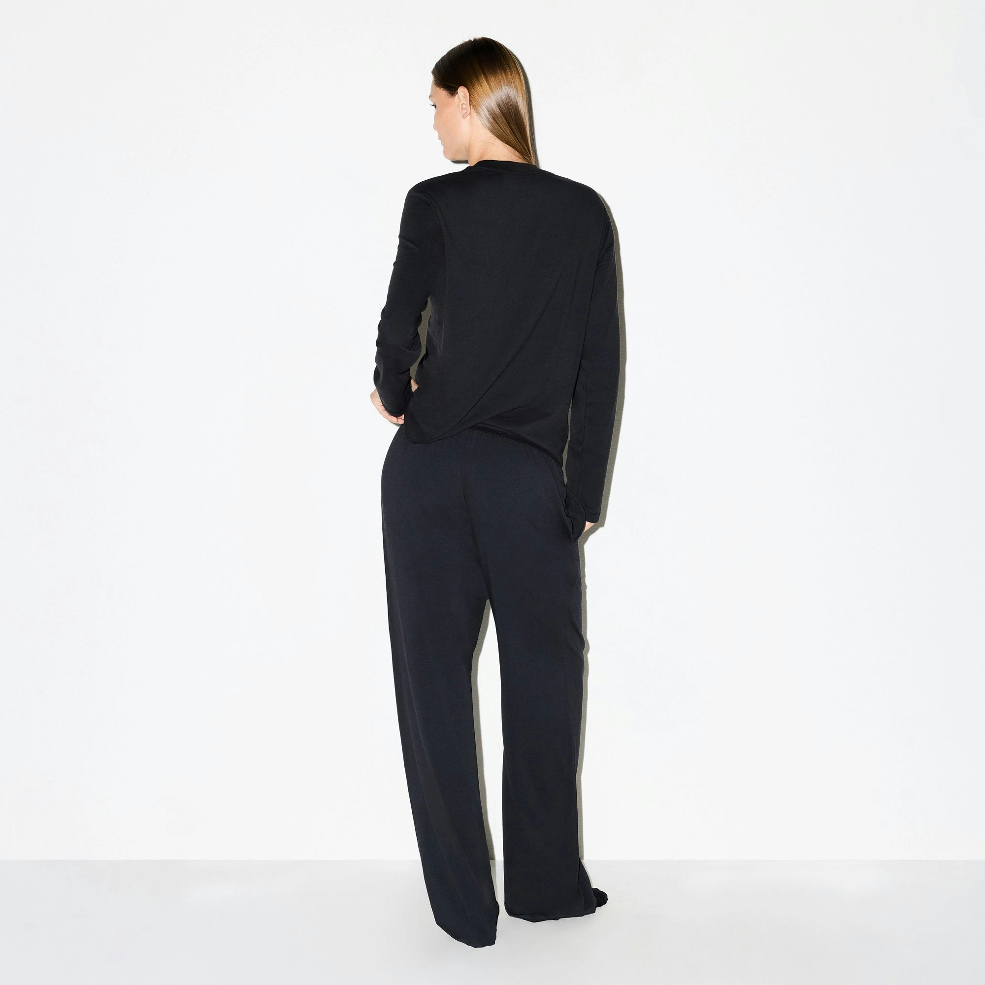 BOYFRIEND LONG SLEEVE T-SHIRT | ONYX ON A MODEL FRONT VIEW @ | FOCUS: 0.0, 1.0, 0.9