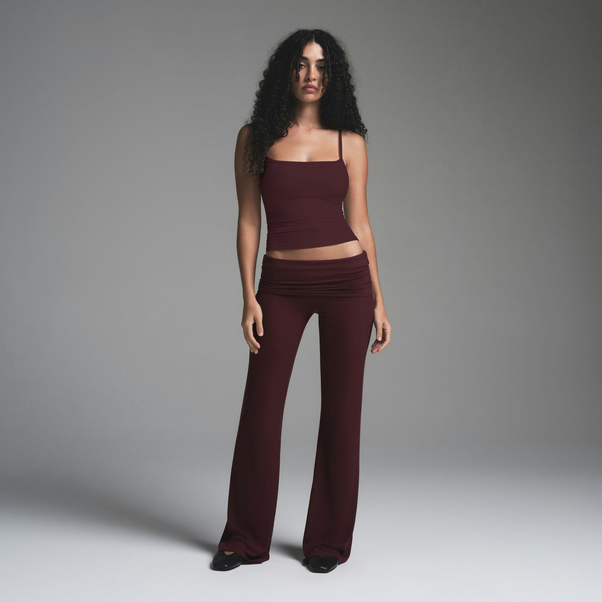 SOFT LOUNGE FOLDOVER PANT | BORDEAUX ON A MODEL FRONT VIEW