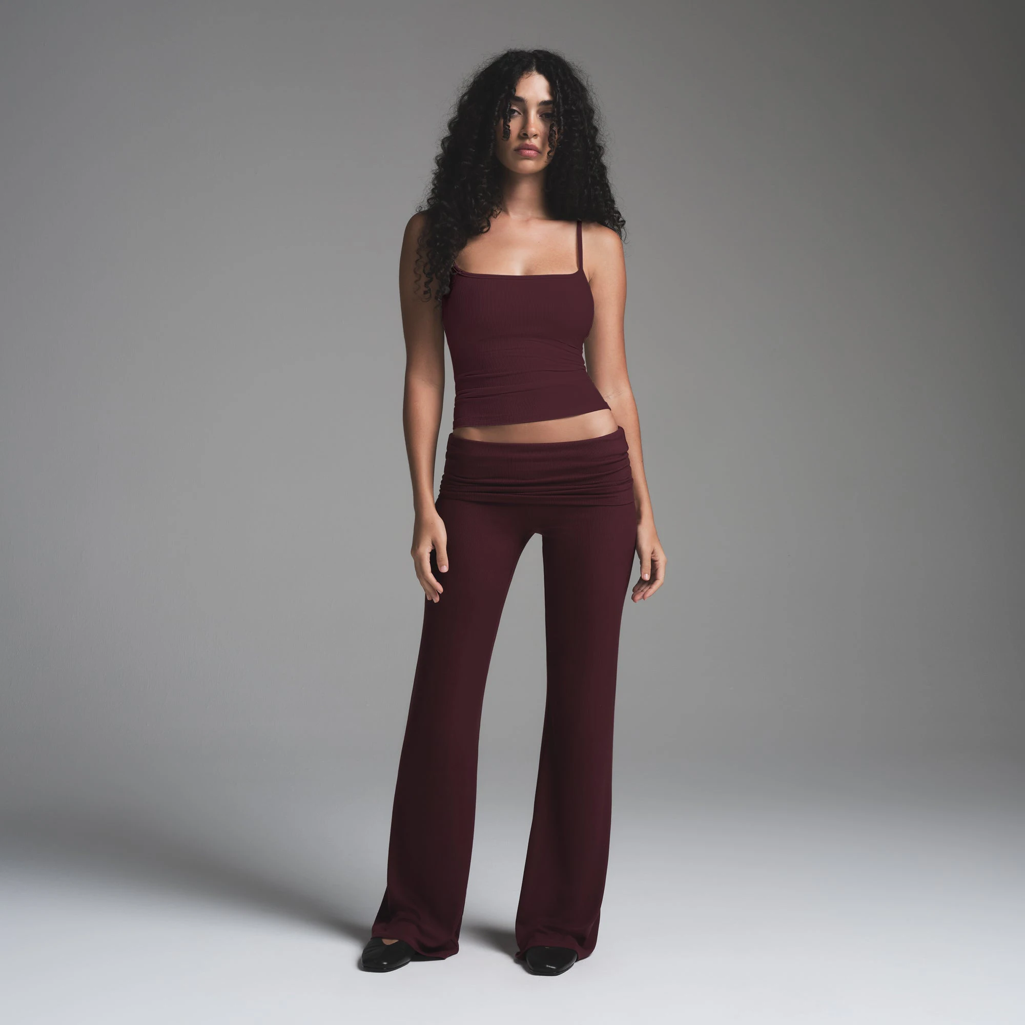 SOFT LOUNGE FOLDOVER PANT | BORDEAUX ON A MODEL FRONT VIEW