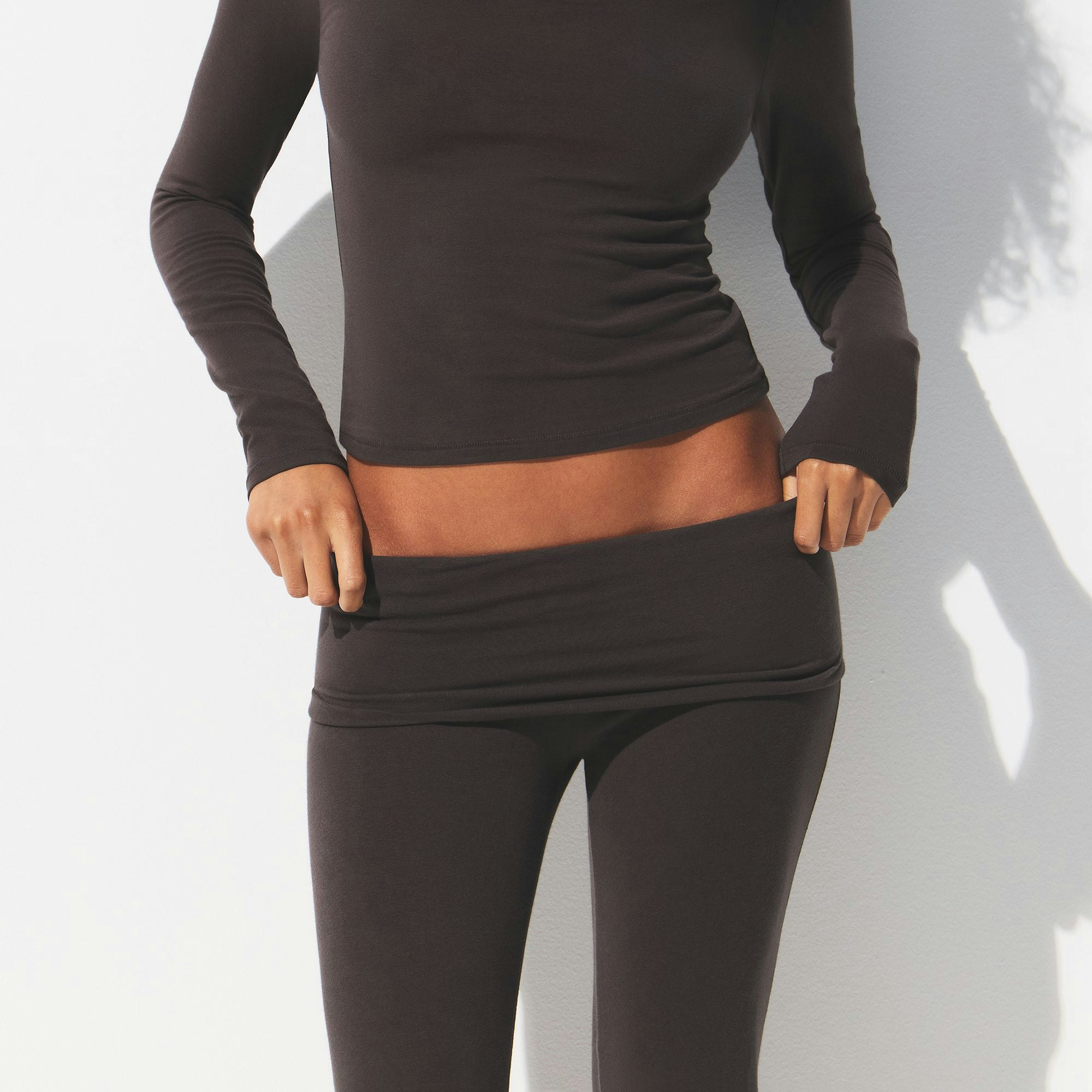 COTTON JERSEY FOLDOVER PANT | IRON ON A MODEL FRONT VIEW @ | FOCUS: 0.0, 1.0, 0.9