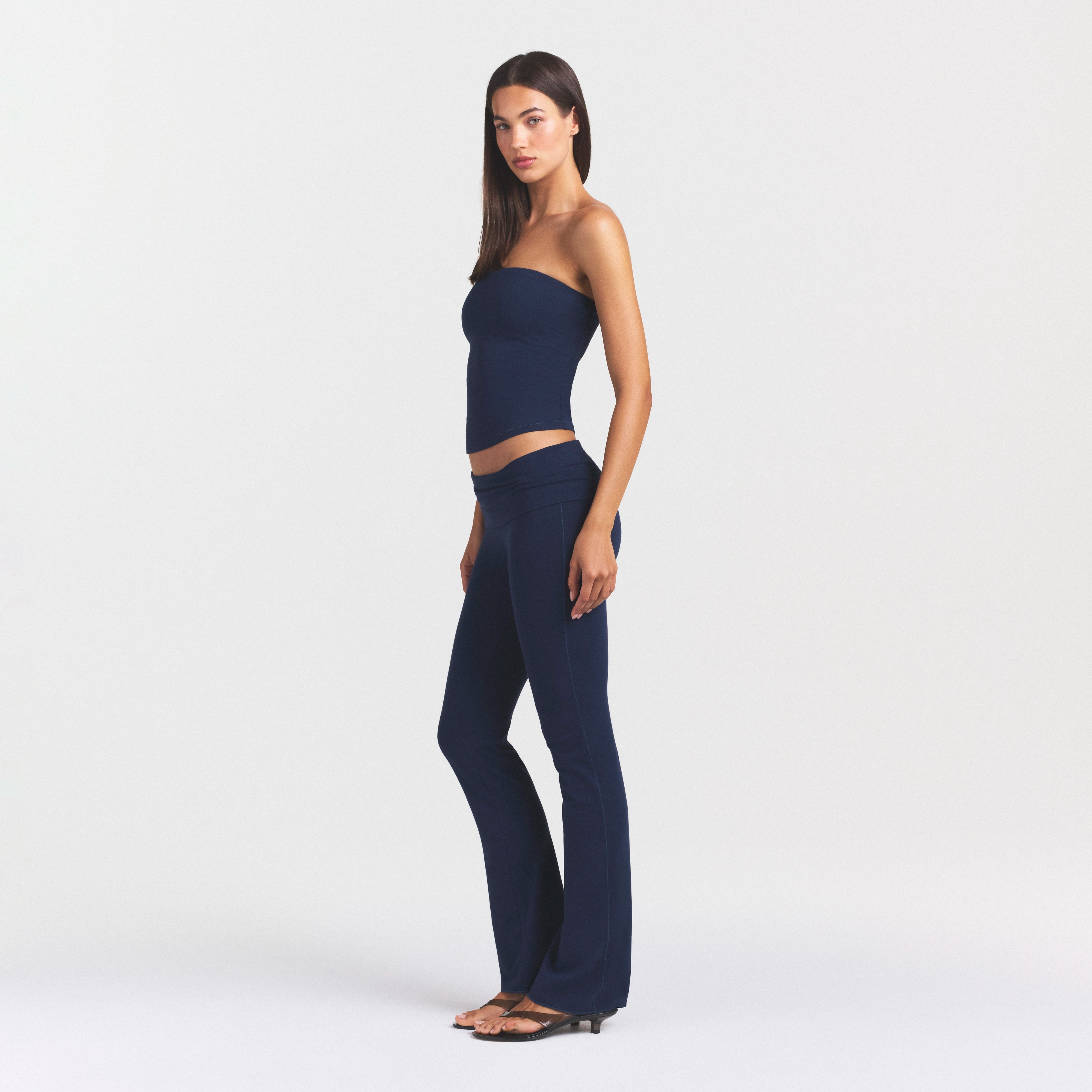 COTTON JERSEY FOLDOVER PANT | NAVY ON A MODEL SIDE VIEW @ | FOCUS: 0.0, 1.0, 0.9