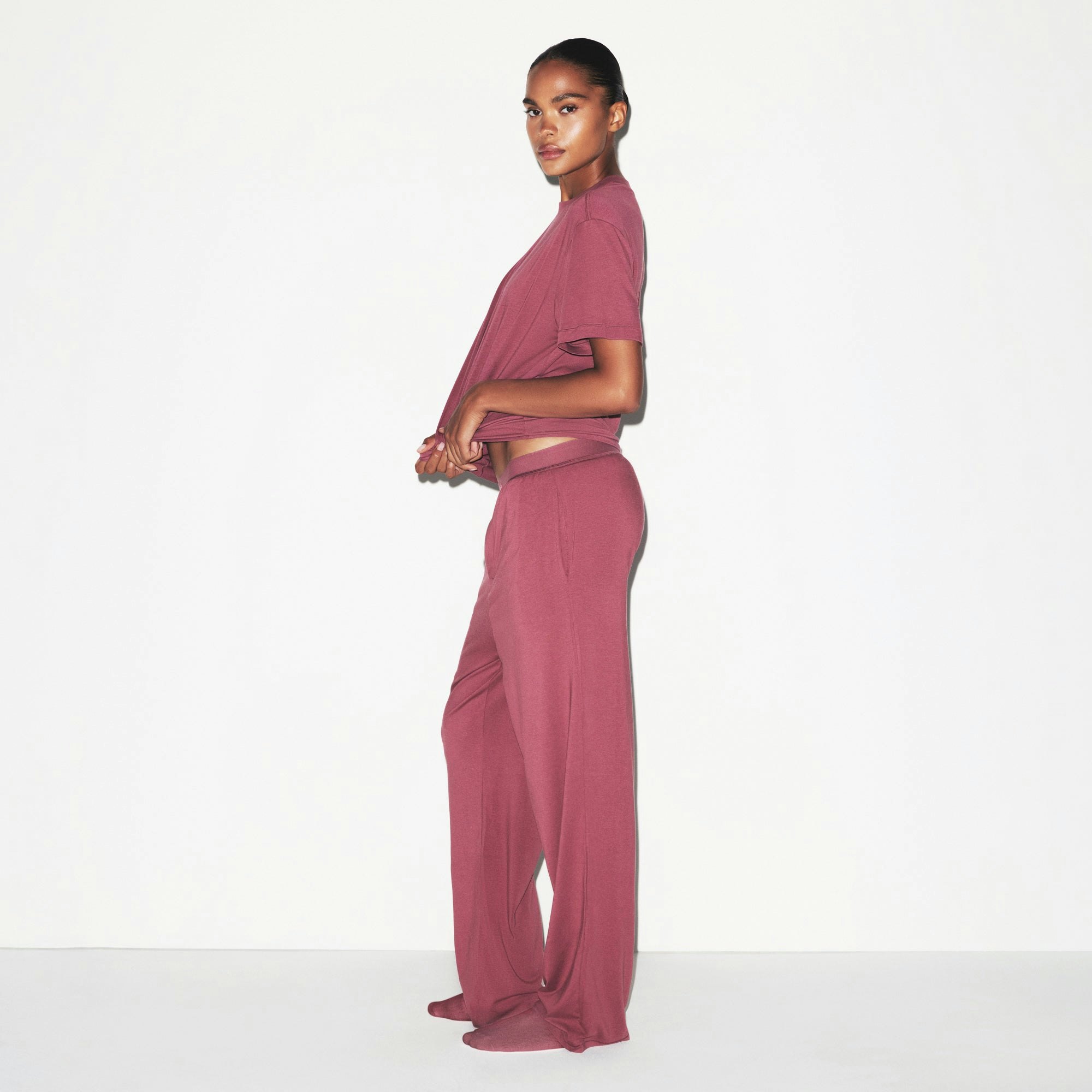 BOYFRIEND LOOSE PANT | BEET ON A MODEL SIDE VIEW @ | FOCUS: 0.0, 1.0, 0.9