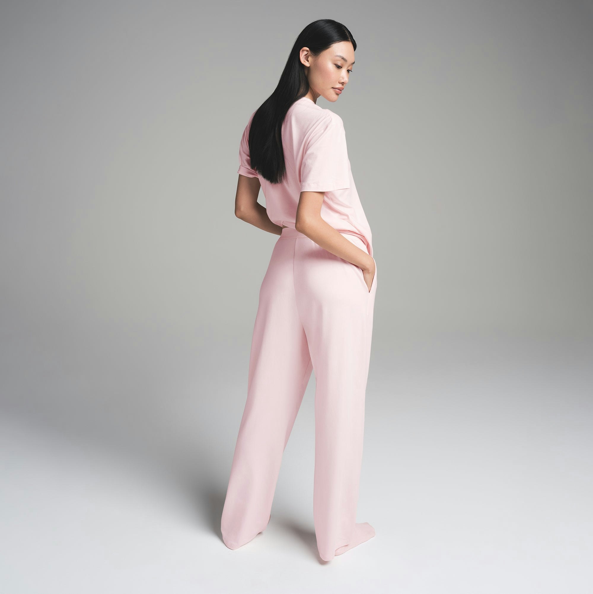 BOYFRIEND LOOSE PANT | BARELY PINK ON A MODEL BACK VIEW | FOCUS: 0.0, 1.0, 0.9