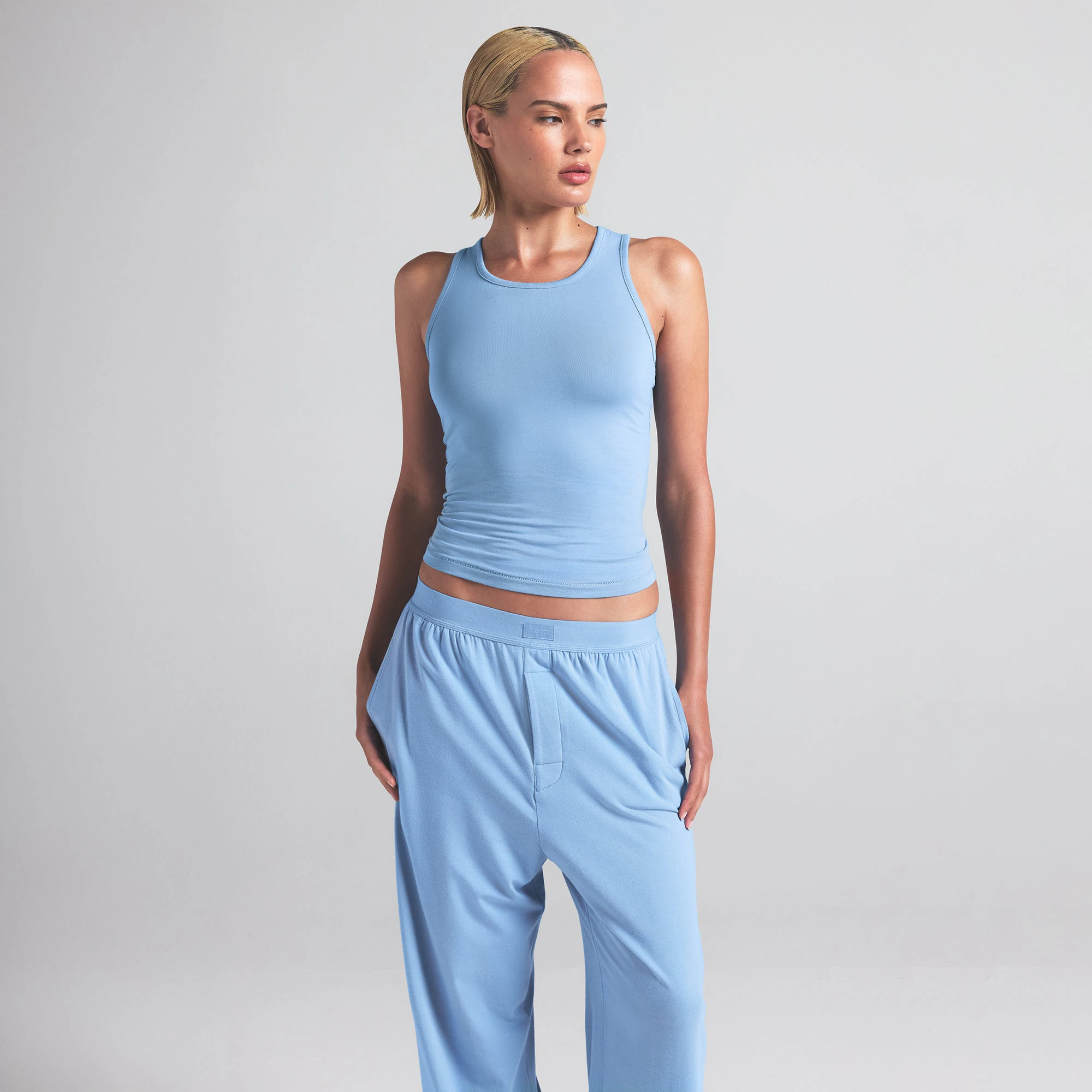 BOYFRIEND LOOSE PANT | MARINA ON A MODEL FRONT VIEW | FOCUS: 0.0, 1.0, 0.9