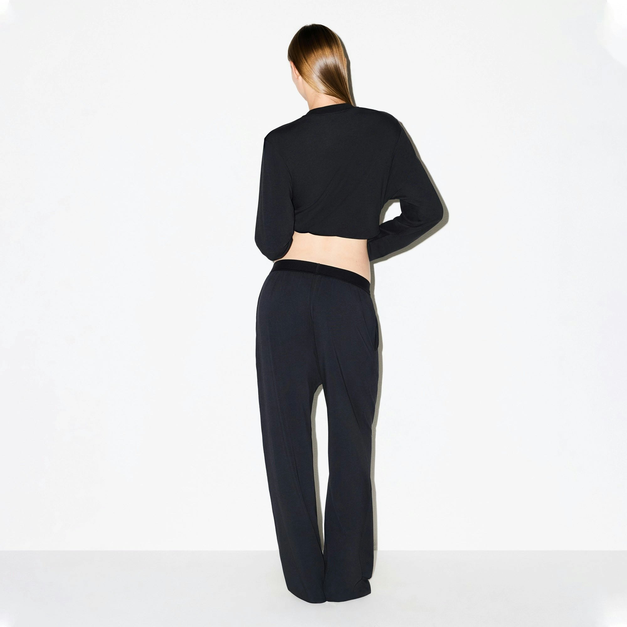 BOYFRIEND LOOSE PANT | ONYX ON A MODEL FRONT VIEW @ | FOCUS: 0.0, 1.0, 0.9
