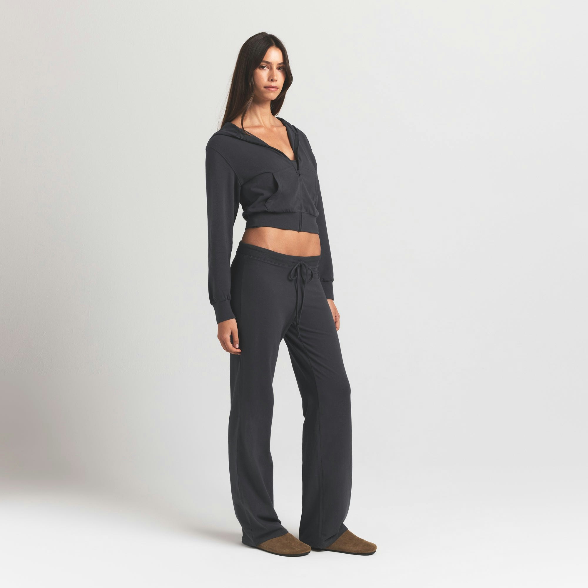 COTTON JERSEY STRAIGHT LEG PANT | ASH ON A MODEL SIDE VIEW @ | FOCUS: 0.9, 0.1, 0.7